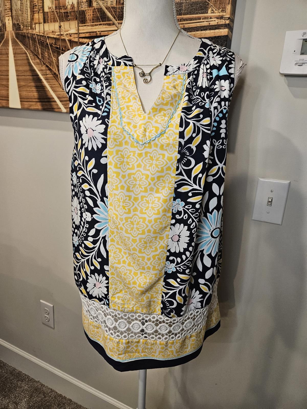 Designer Crown & Ivy Curvy Floral Tunic Top #558 Size XL / US 12-14 / IT 48-50 - 1 Thumbnail