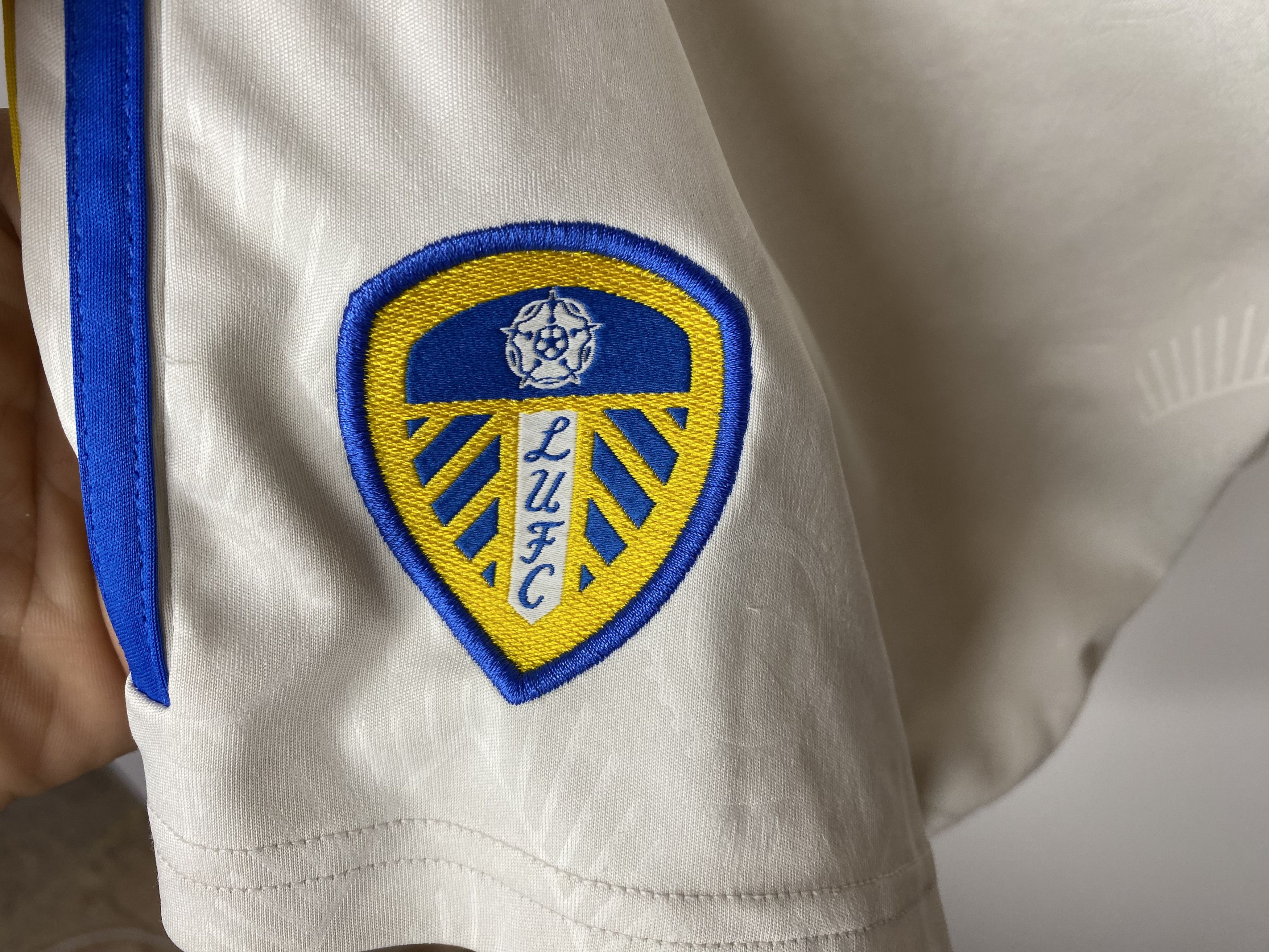 Adidas LEEDS UNITED 2023 2024 HOME FOOTBALL SOCCER SHORTS ADIDAS Size US 32 / EU 48 - 3 Thumbnail