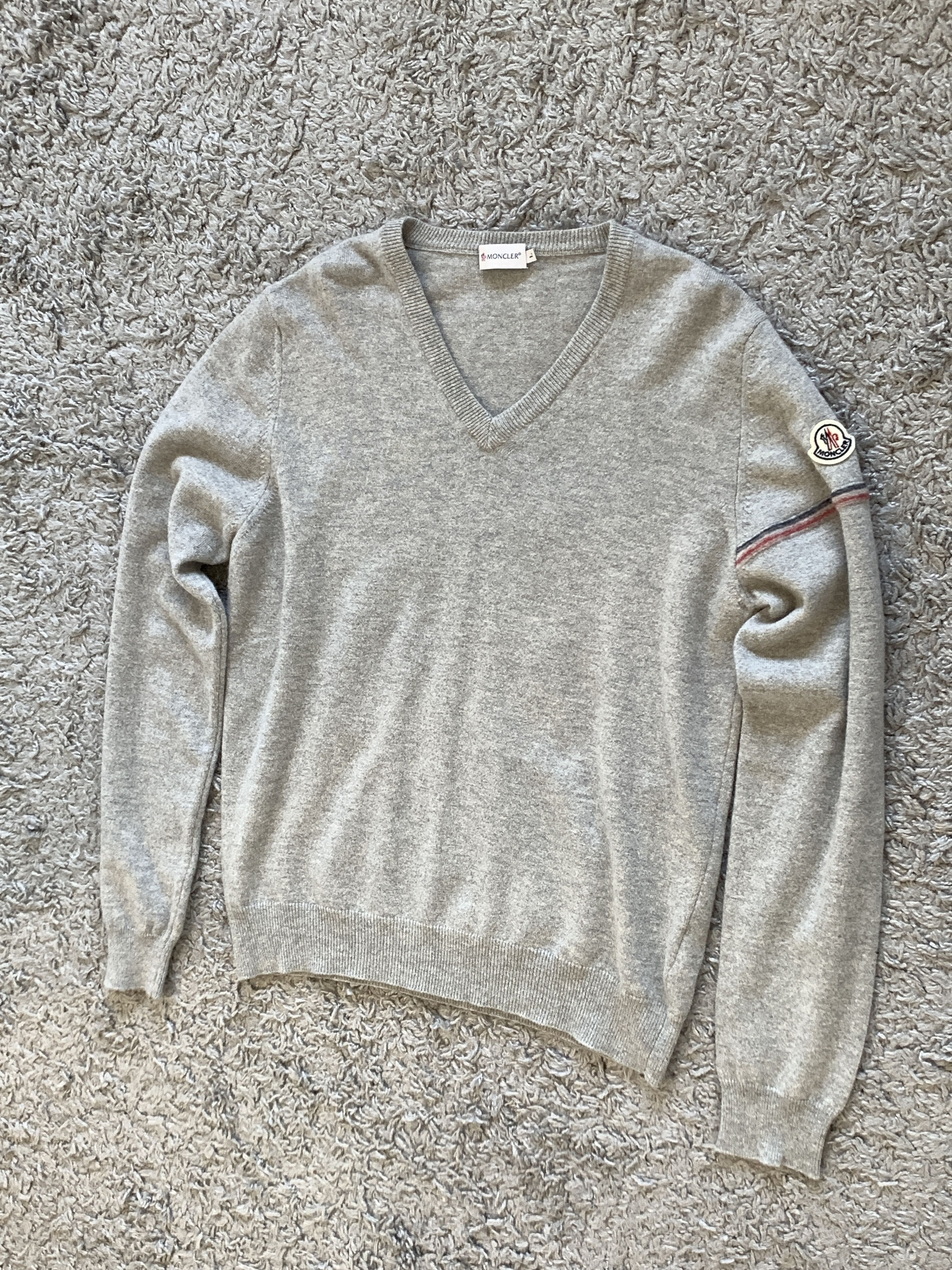 Moncler moncler v-neck grey wool sweater maglione tricot Size US L / EU 52-54 / 3 - 1 Thumbnail