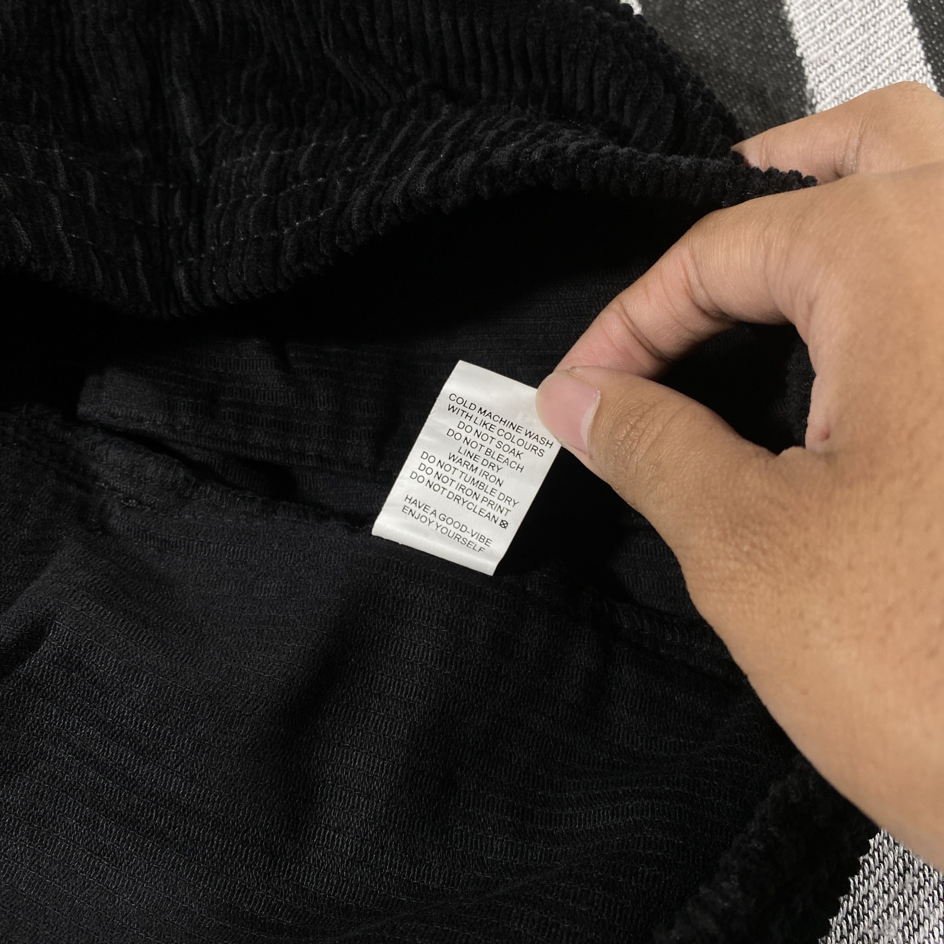 Stussy stussy black logo corduroy shorts size 32 Size US 32 / EU 48 - 7 Thumbnail