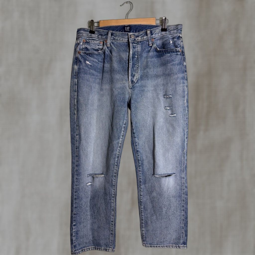 Gap VINTAGE? Gap Denim Women’s 10 Boyfriend Jeans Light Wash Distressed 34x26 Size 32" / US 10 / IT 46 - 1 Thumbnail