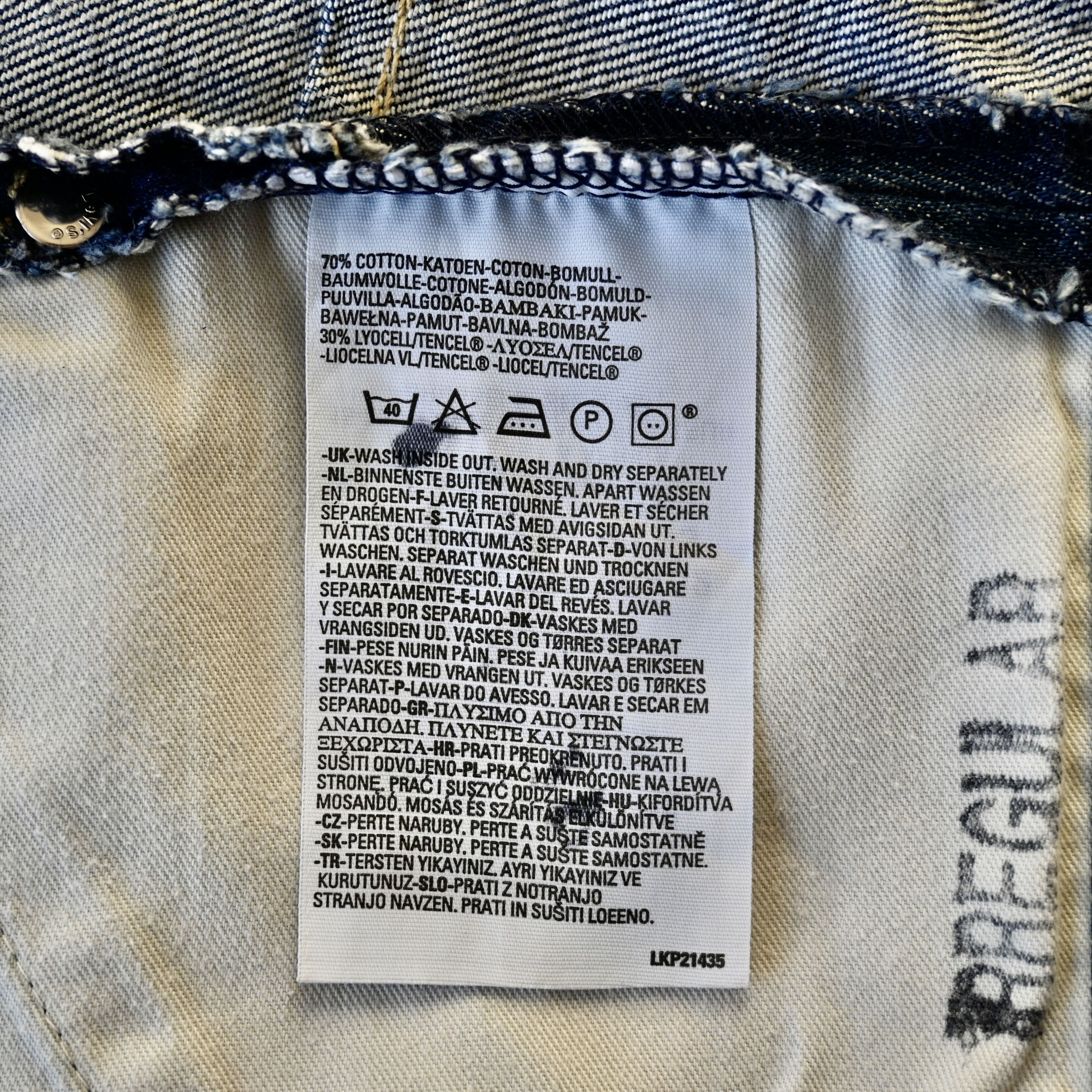 Levi's RARE, 2000s Levi's Europe 3D cut painted jeans, 30 x 32 Size US 30 / EU 46 - 21 Thumbnail