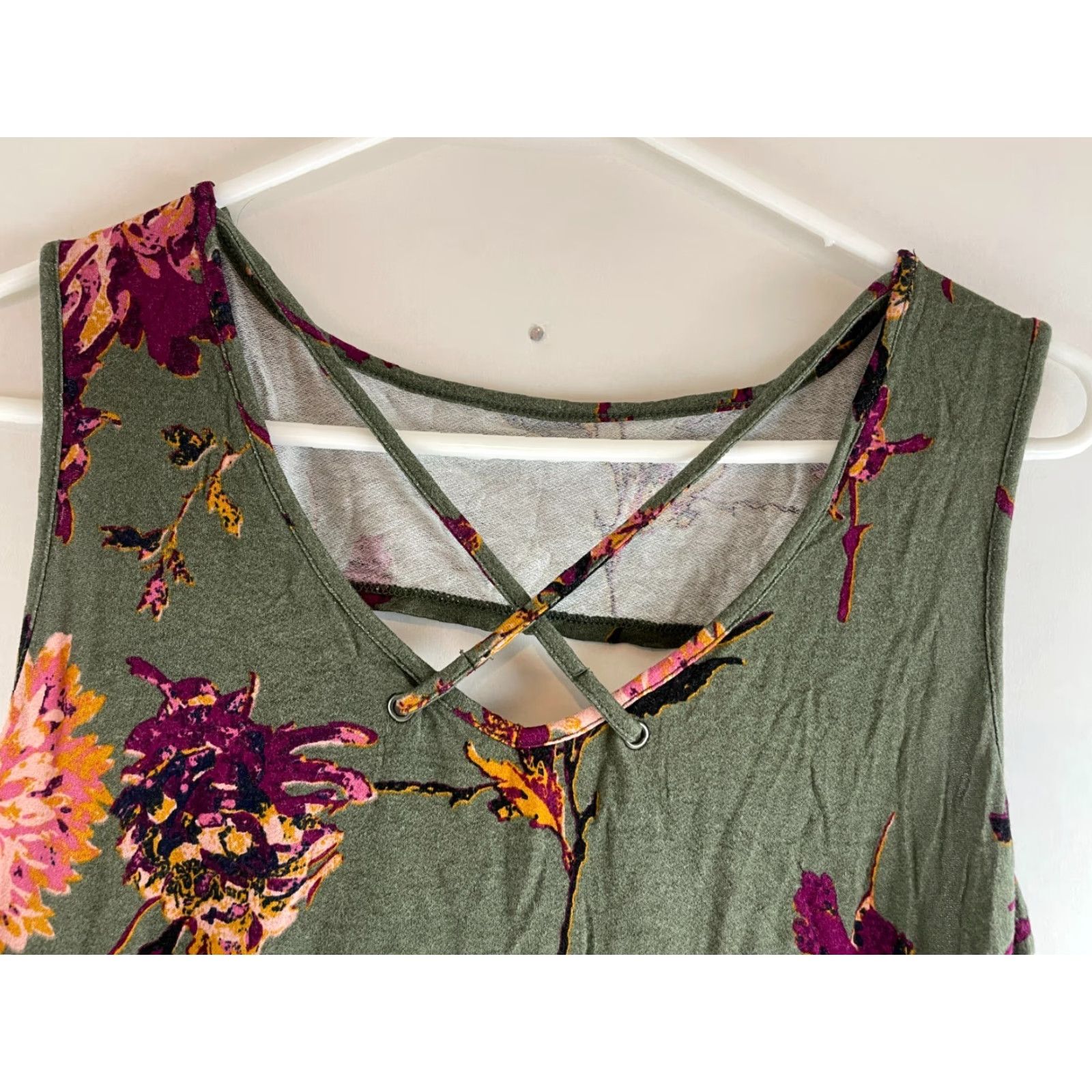 Vintage Maurices Shirt Women's Large Green Floral Back Cut Out Sleeveless Criss Cross V-Neck Size L / US 10 / IT 46 - 3 Thumbnail