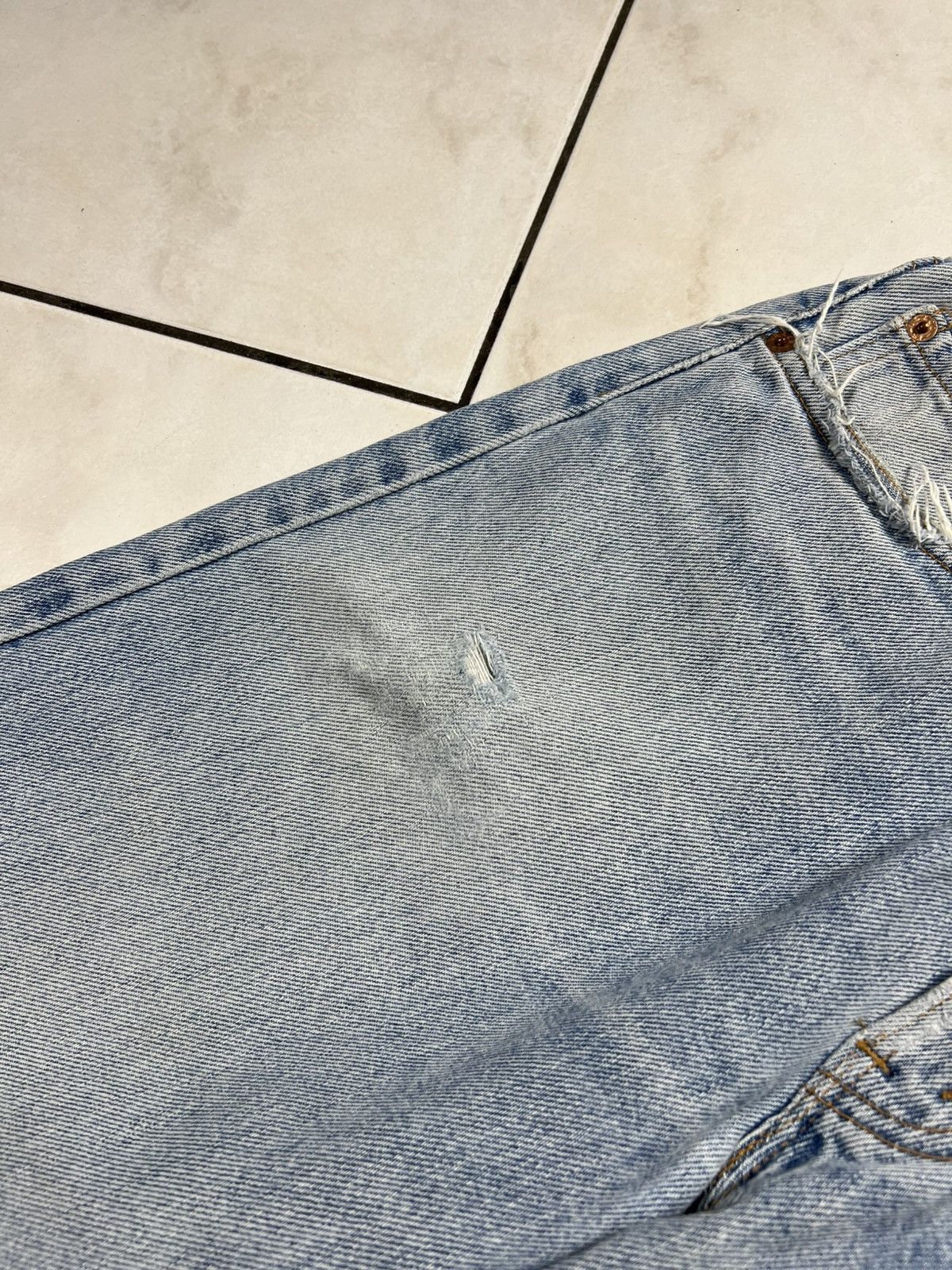 Levi's Vintage 90s Levi’s 550 light blue washed distressed jeans Size US 33 - 12 Thumbnail