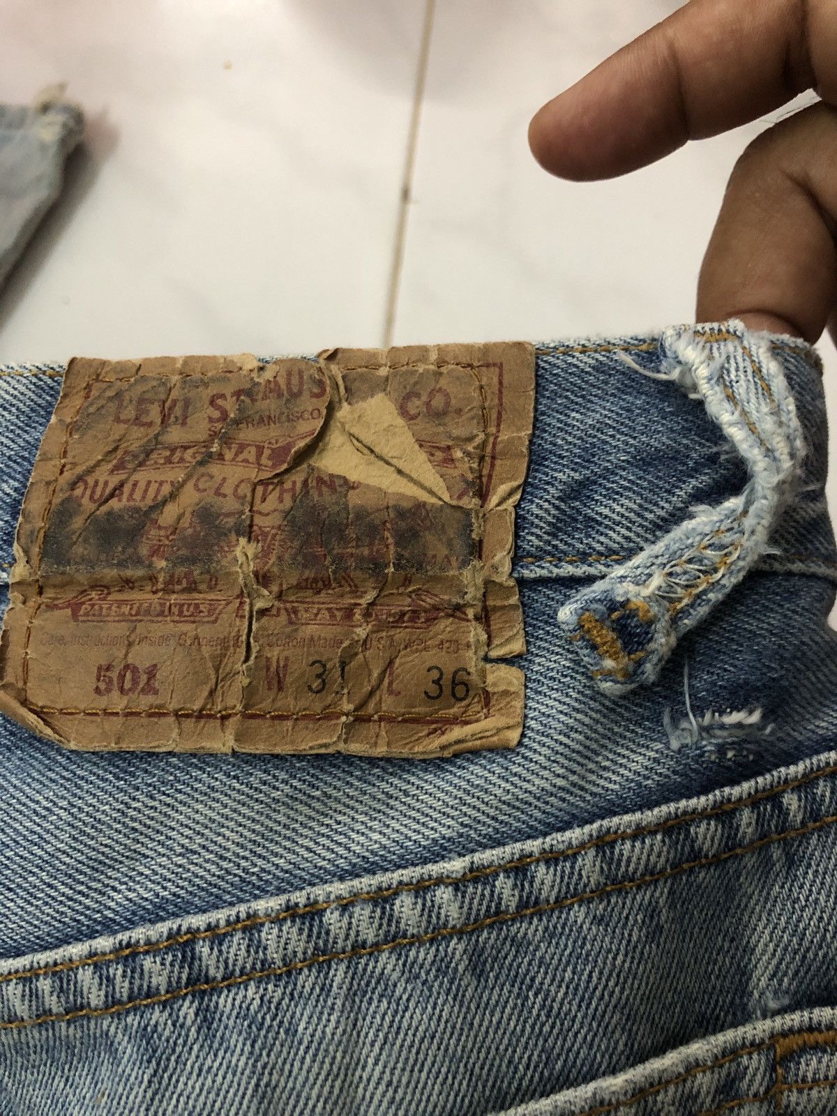 Levi's × Vintage Thrashed 📍501 Levis 90s Vintage Jean Size US 30 / EU 46 - 22 Thumbnail