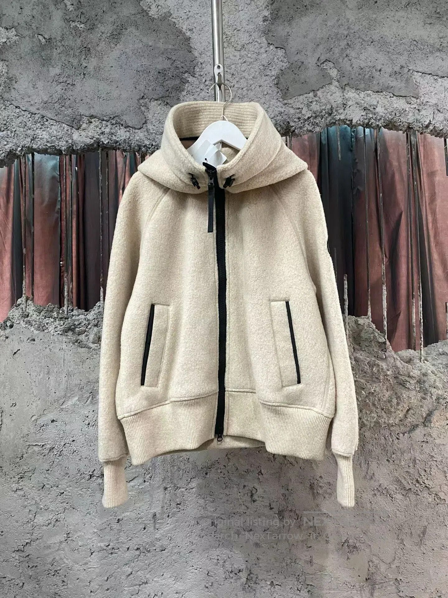 Canada Goose canada goose wool pilot jacket in beige. Size US M / EU 48-50 / 2 - 1 Thumbnail