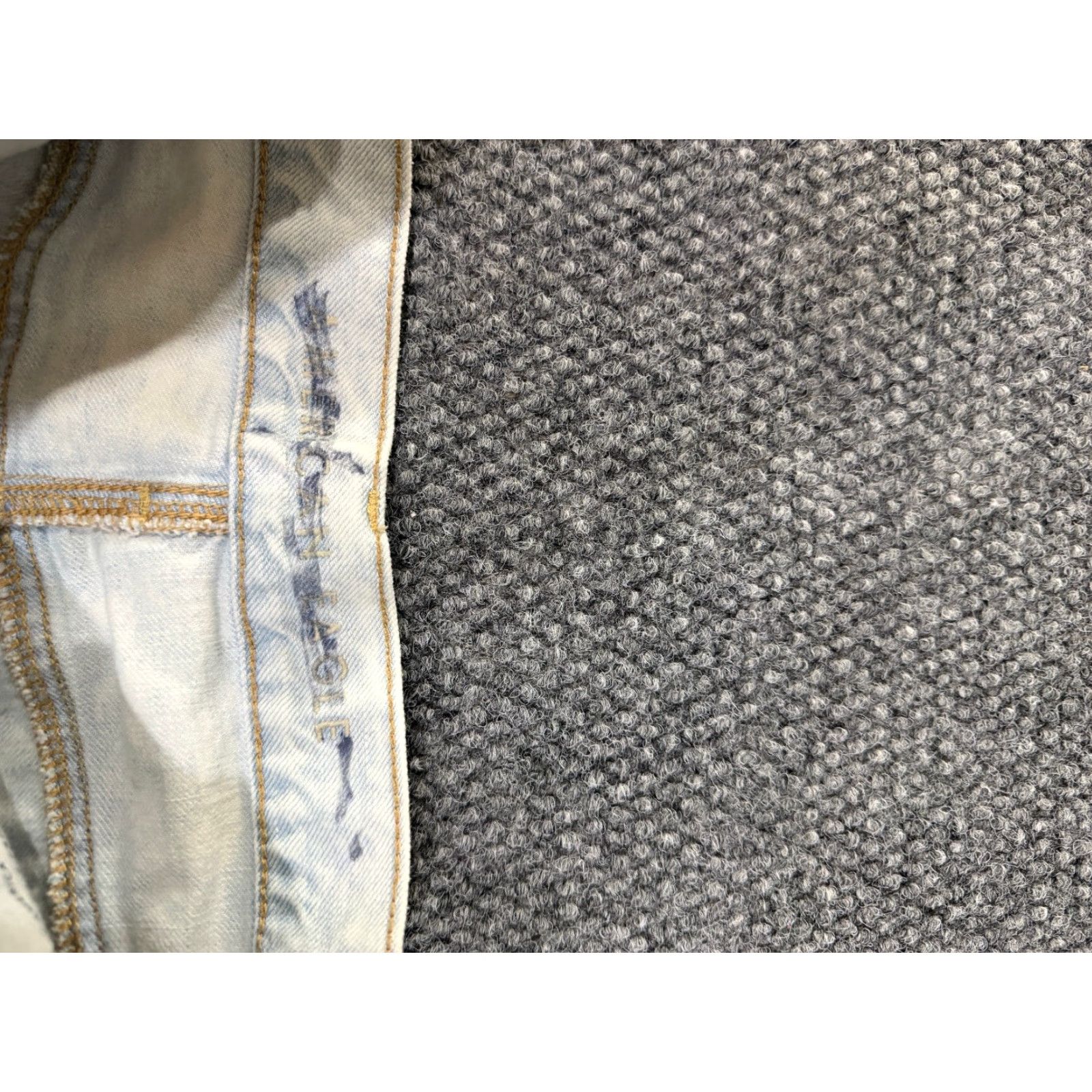 American Eagle Outfitters American Eagle Outfitters Jeans Womens 6 Short Light Wash Distressed Mom Jean Raw Hem 90s Size 28" / US 6 / IT 42 - 4 Thumbnail