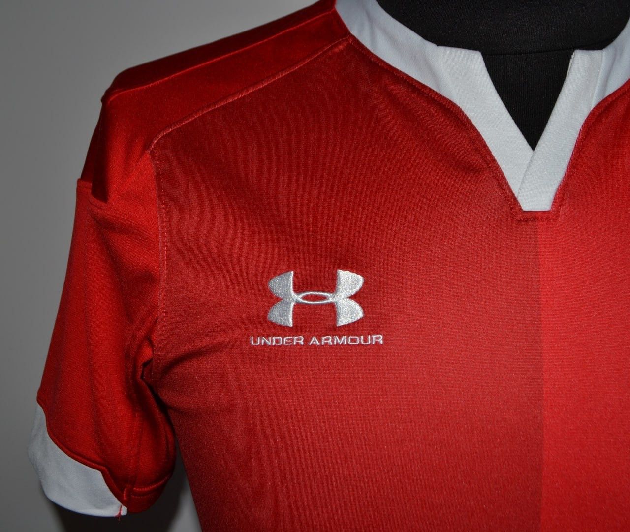 Under Armour Welsh Rugby WRU Red Jersey Shirt Isuzu Under Armour Size US S / EU 44-46 / 1 - 3 Thumbnail
