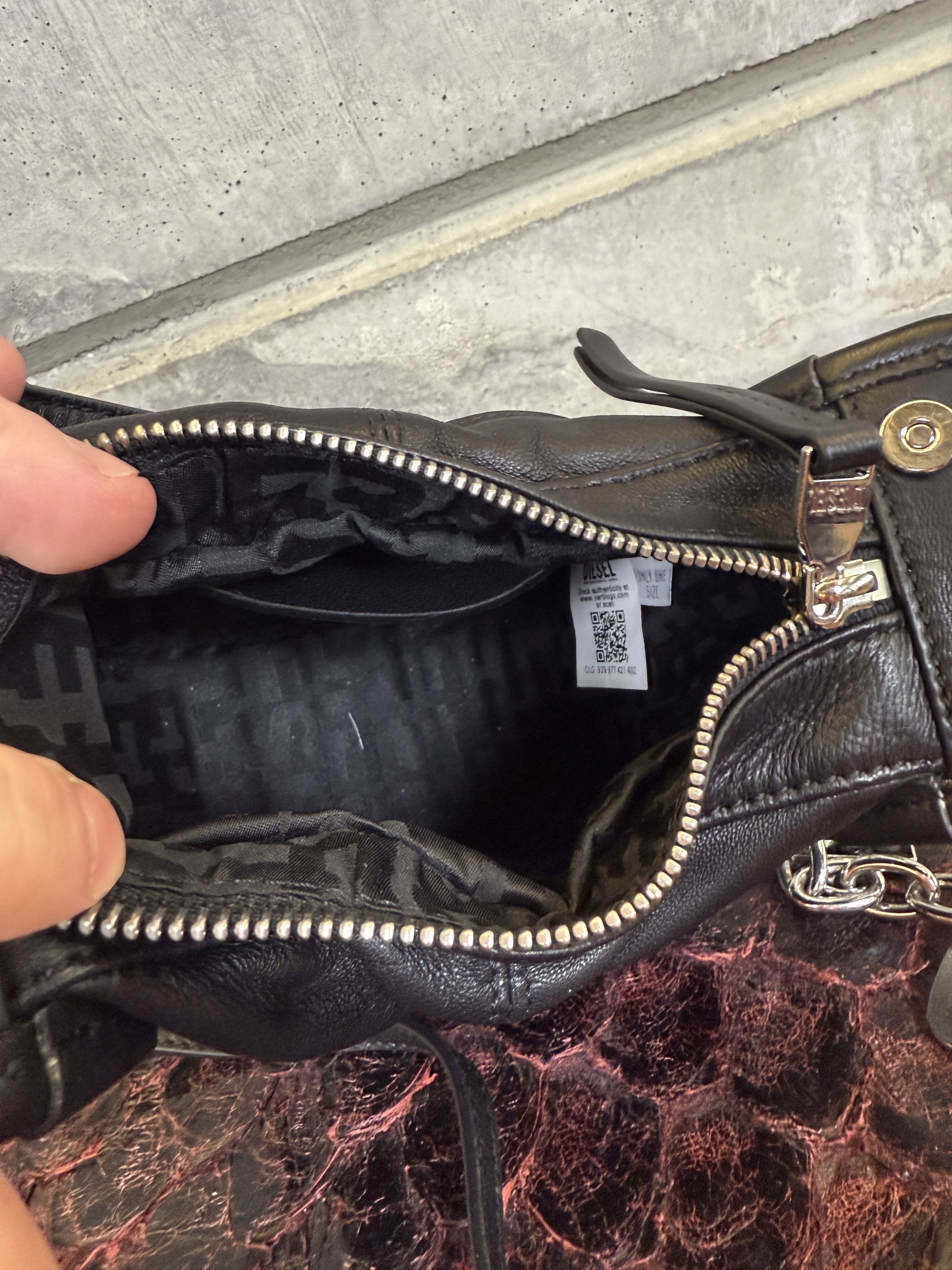Diesel $875 Diesel D-Vina Bag purse Size ONE SIZE - 7 Thumbnail