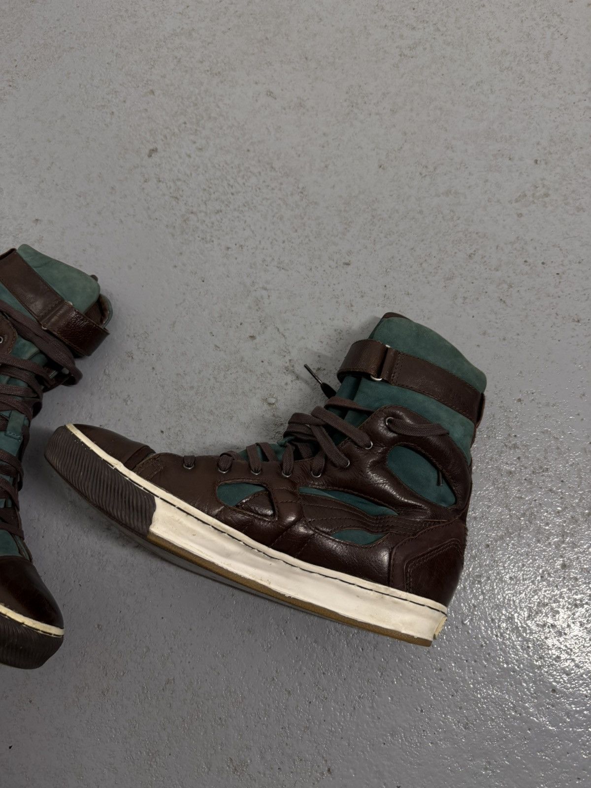 Alexander McQueen × Puma Vintage 00s Puma x Alexander McQueen Leather Sneakers Size US 8 / EU 41 - 6 Thumbnail