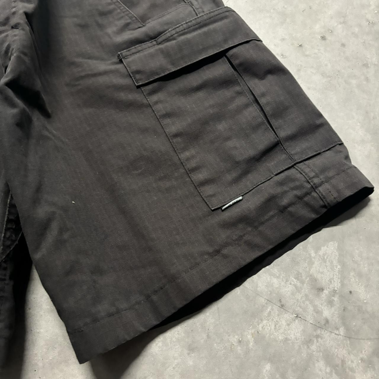 Japanese Brand × Vintage Crazy Vintage Y2K/2000s Black Skater Workwear Cargo Shorts! Size US 33 - 4 Thumbnail