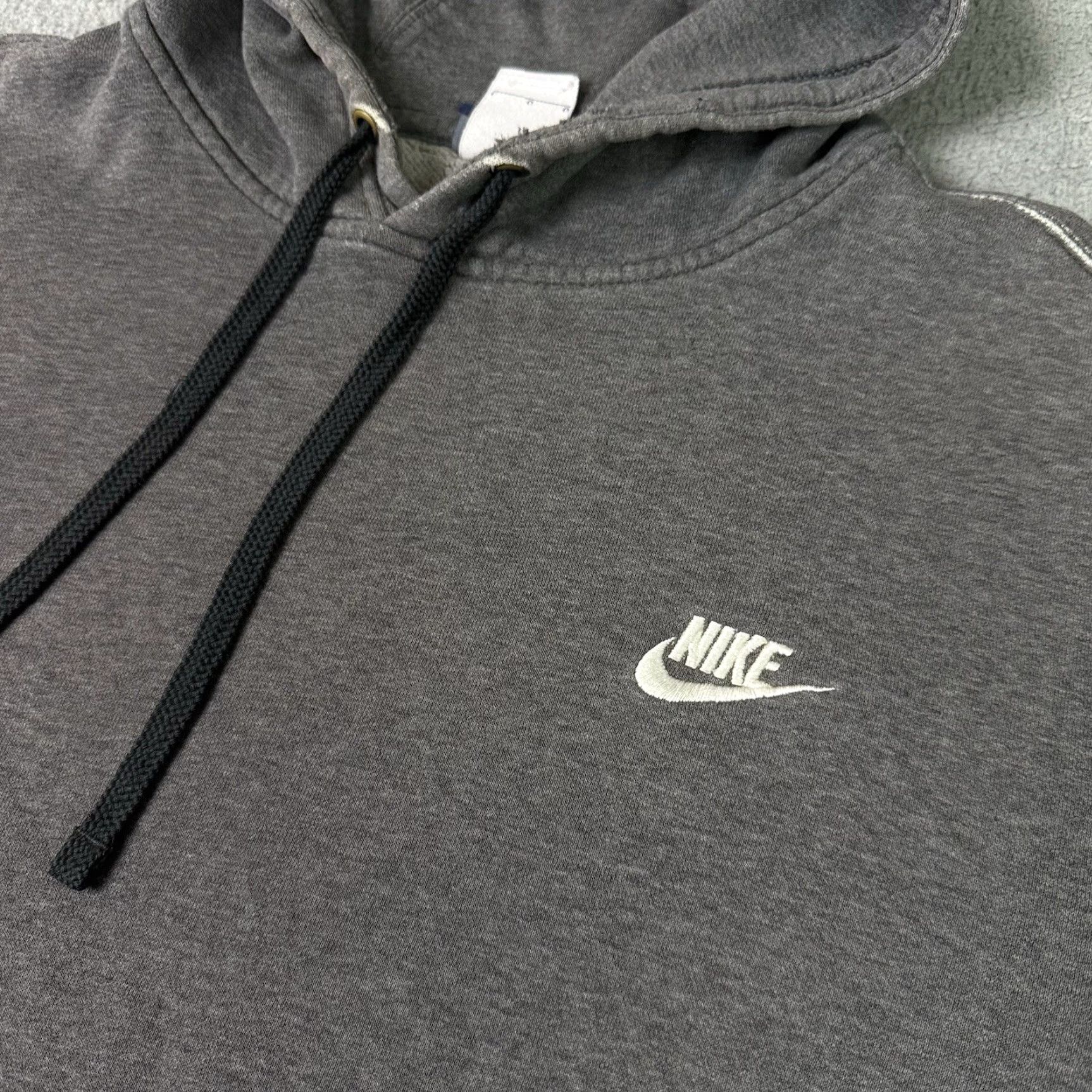Nike VINTAGE Nike Sweatshirt Mens Large Gray Embroidered Swoosh Distressed Logo Essential L Size US L / EU 52-54 / 3 - 3 Thumbnail