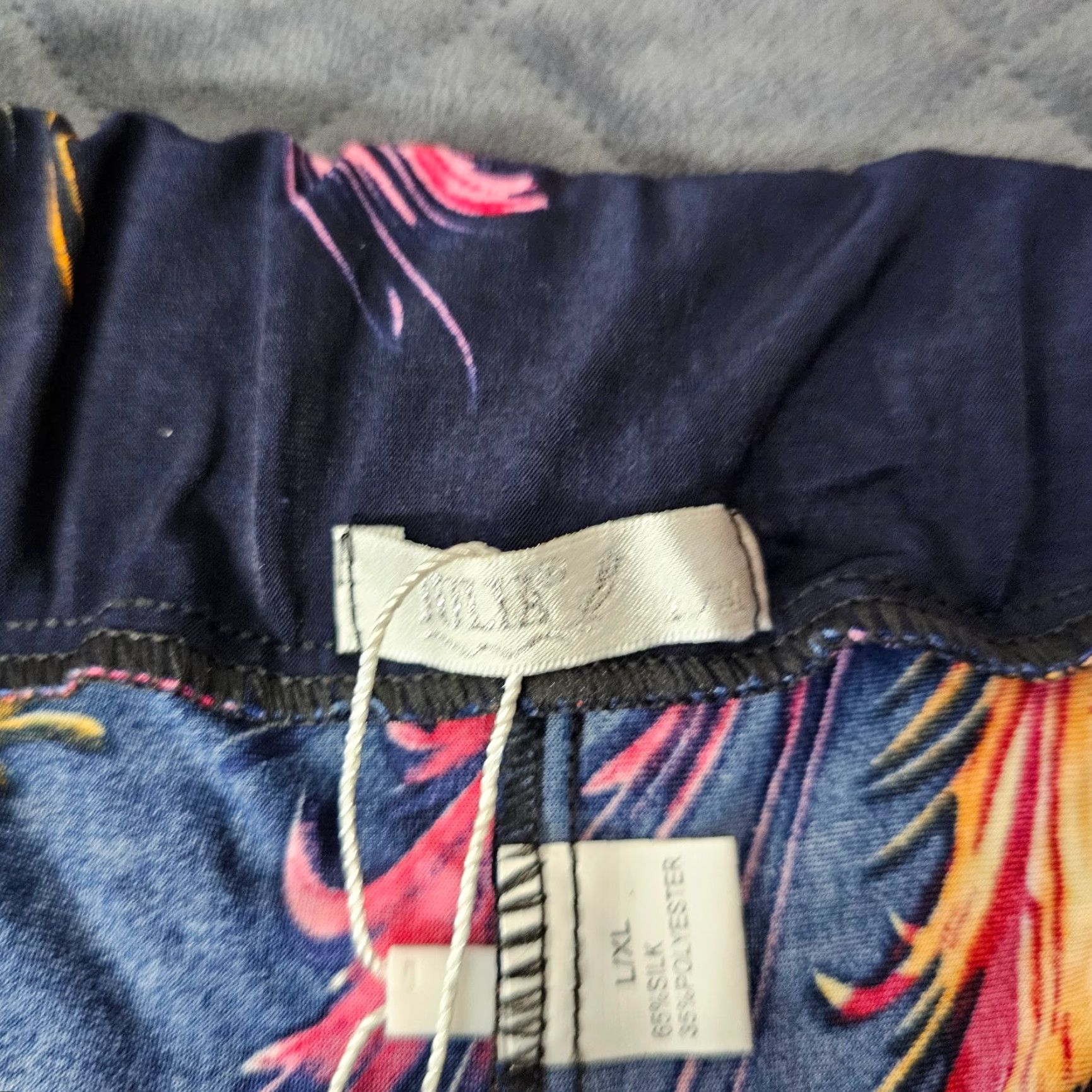 Vintage Julia Women’s Geometric Silk Bermuda Shorts L Green Casual Stretch Party Size 36" / US 14 / IT 50 - 2 Thumbnail