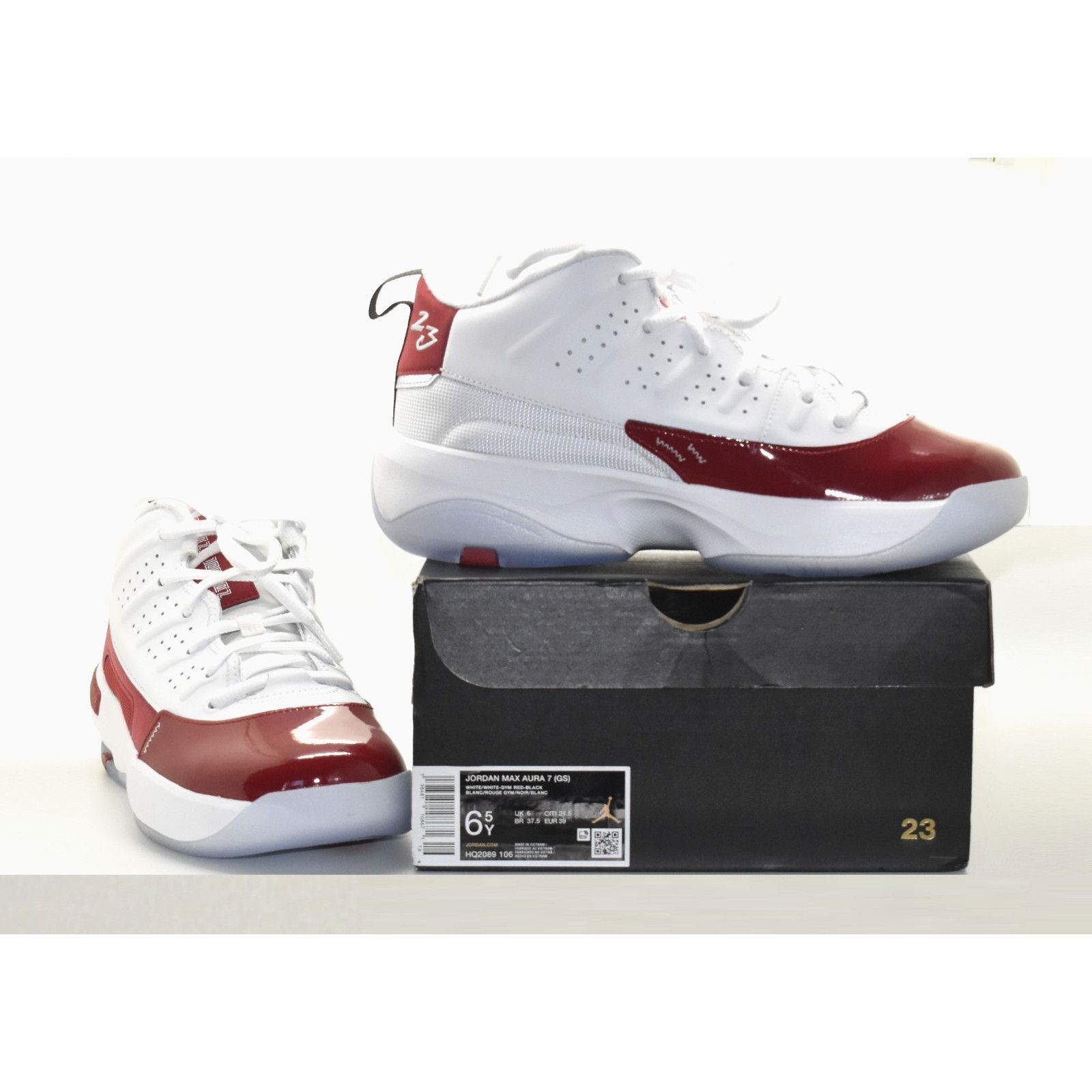 Nike NIKE JORDAN MAX AURA 7 GS White Gym Red Black Shoes 6.5Y Size US 6.5 / EU 39-40 - 1 Thumbnail