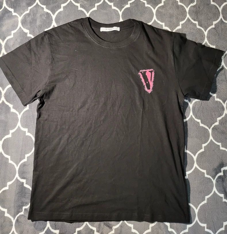 Givenchy Givenchy Short-sleeved T-shirt with an unbeatable and styl Size US L / EU 52-54 / 3 - 1 Thumbnail