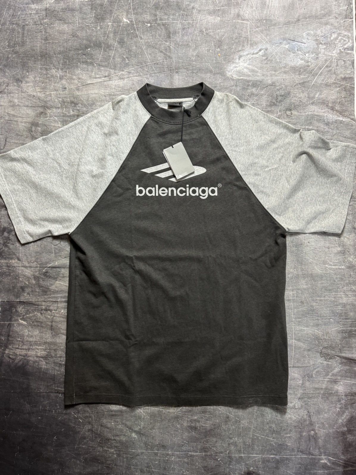 Balenciaga Balenciaga 3B Logo Crewneck T-Shirt in Grey Size US XL / EU 56 / 4 - 3 Thumbnail