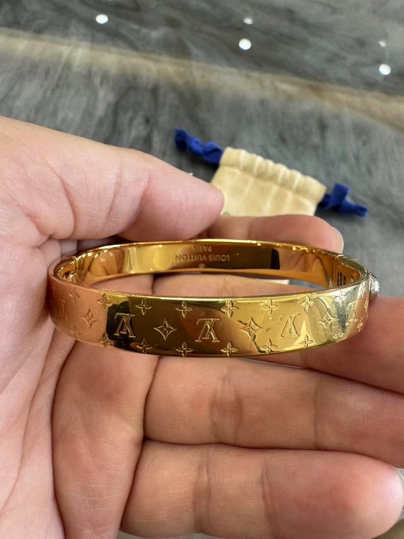 Louis Vuitton Louis Vuitton Full logo full print presbyopic gold bracele Size ONE SIZE - 3 Thumbnail