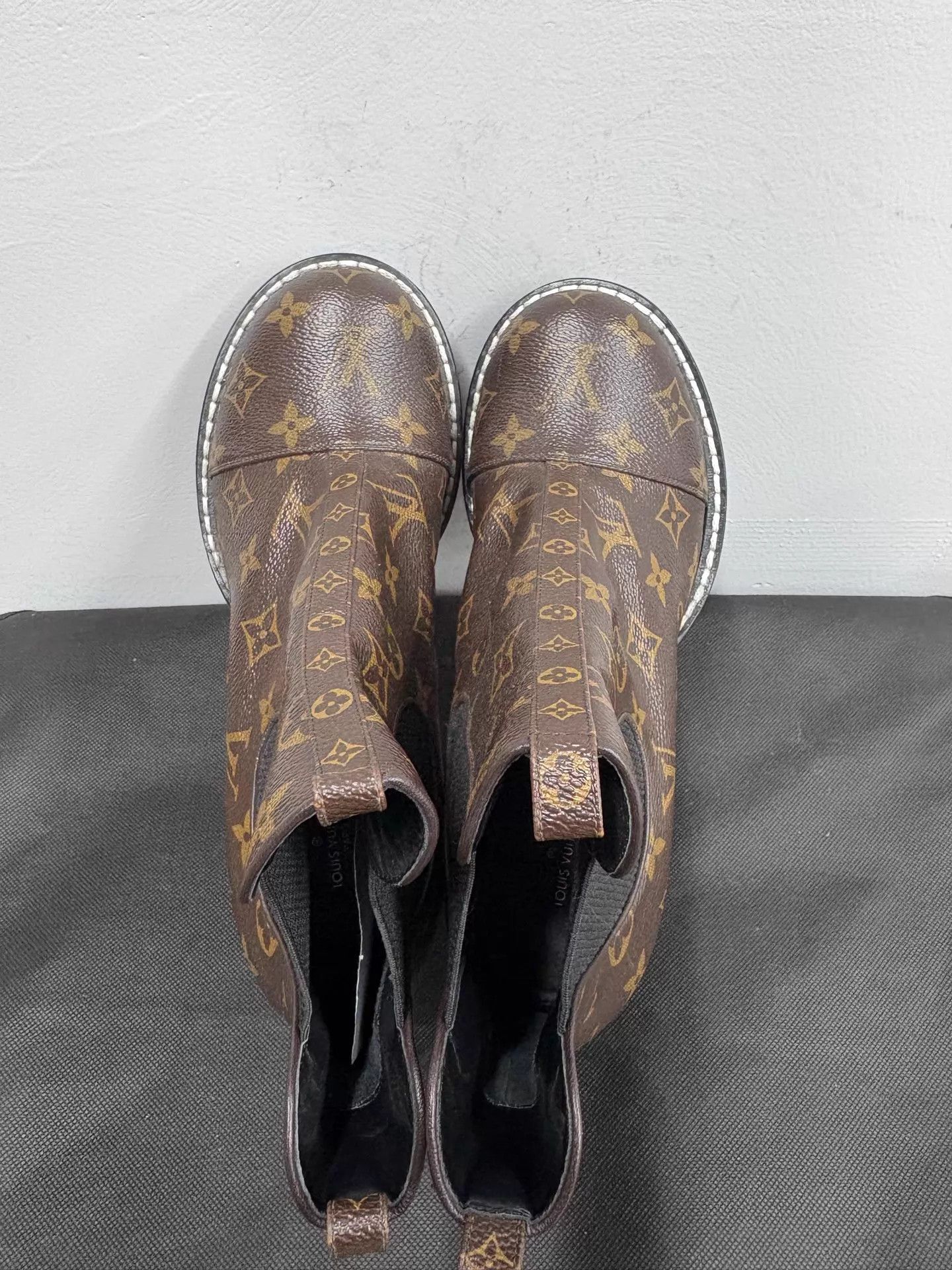 Louis Vuitton lv Classic Brown Monogram Heeled Ankle Boot 41 GD Size US 10 / IT 40 - 4 Thumbnail