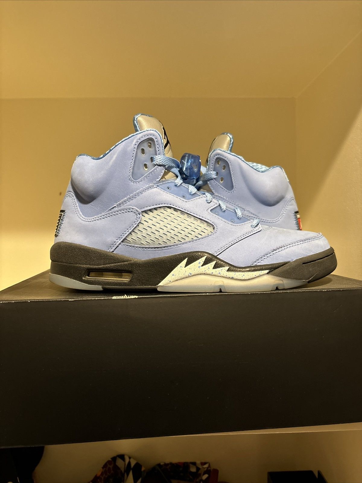 image of Jordan Brand 5 Unc Size 10 Shoes in Blue, Men's