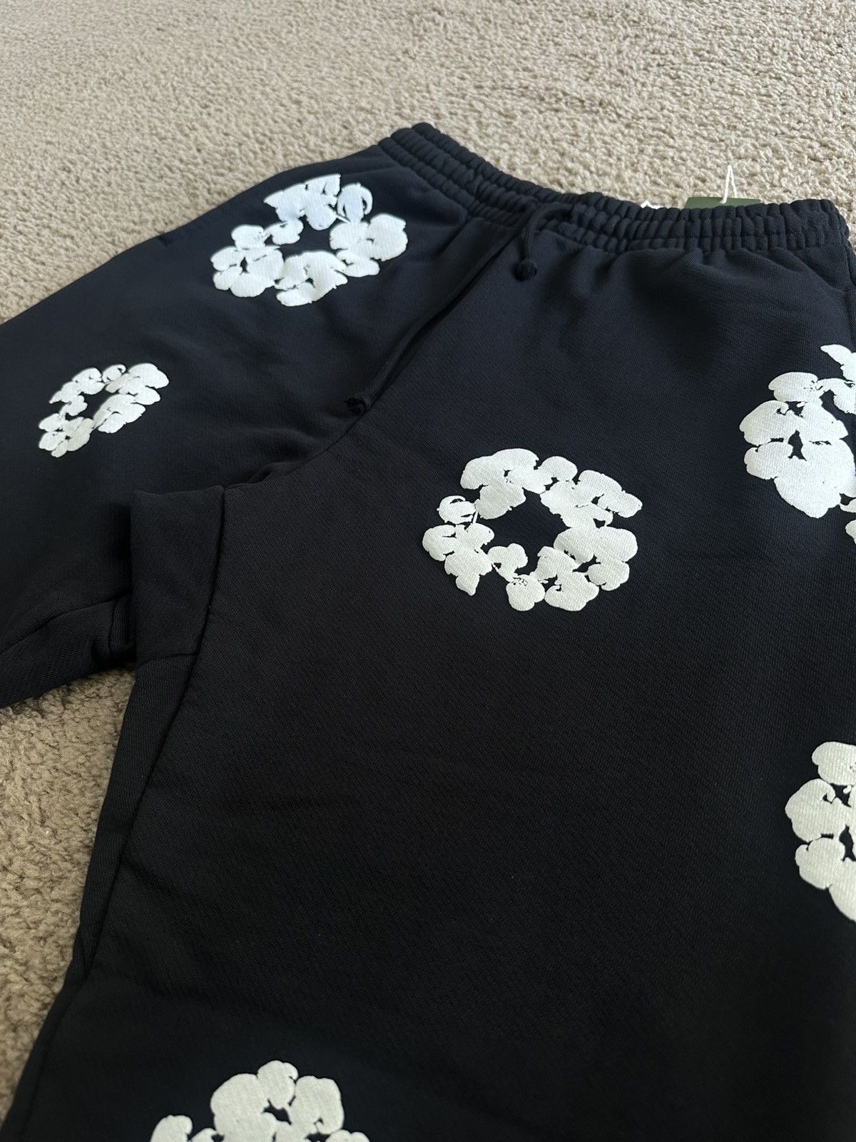 DENIM TEARS Denim Tears Cotton Wreath Sweatpants Size US 32 / EU 48 - 2 Thumbnail
