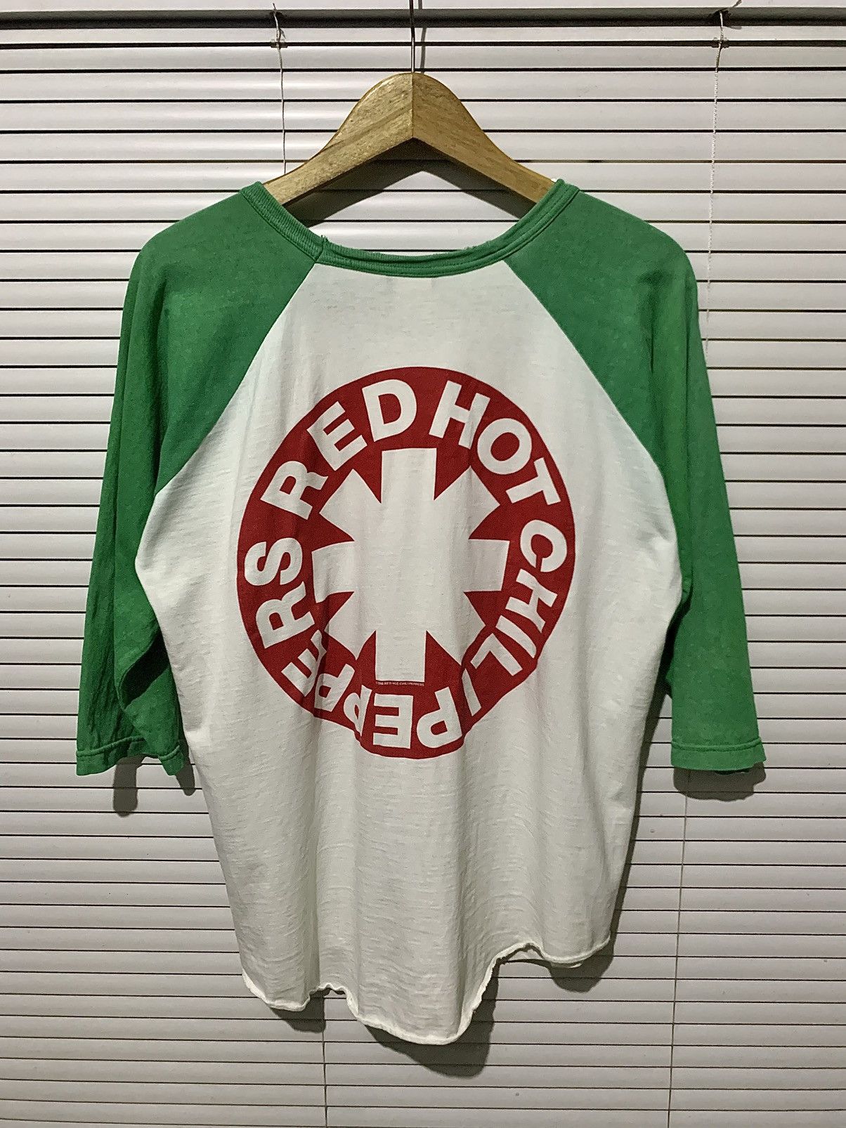 Vintage Vintage Red Hot Chili Peppers Raglan Tee rhcp band Size US L / EU 52-54 / 3 - 6 Thumbnail