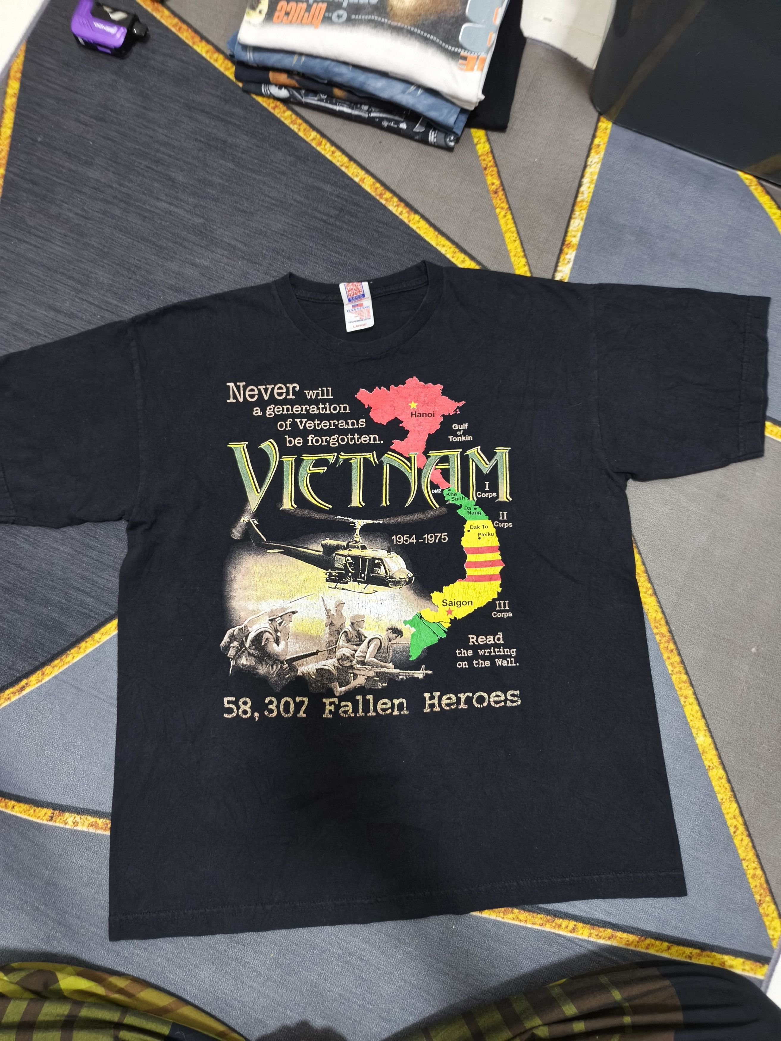 Other Vietnam War Tribute Tee Fallen Heroes Bayside Made in USA Size US L / EU 52-54 / 3 - 1 Thumbnail