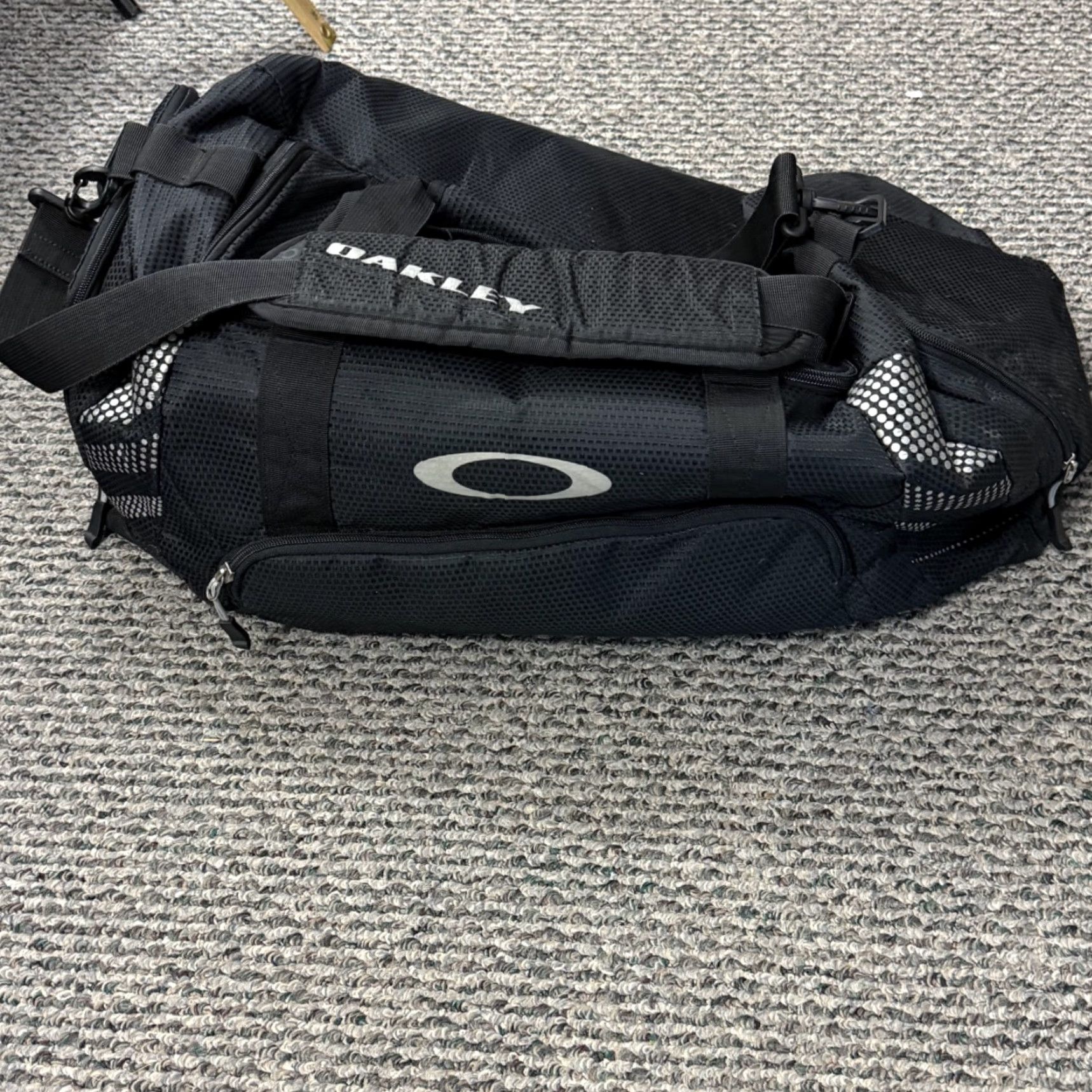Oakley VINTAGE Oakley Duffle Bag Crossbody Strap 90s Luggage Weekender Black Nylon Polyester Canvas Large Mens Bags Size ONE SIZE - 2 Thumbnail