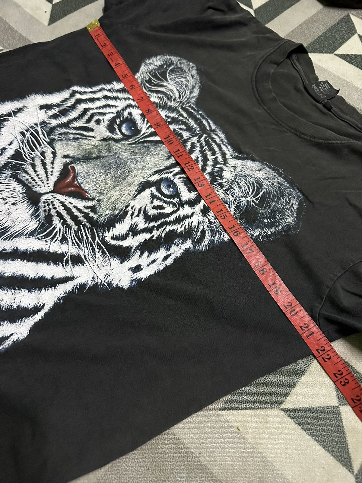 Vintage Vintage 90s Tiger mirror printed tshirt Size US L / EU 52-54 / 3 - 6 Thumbnail