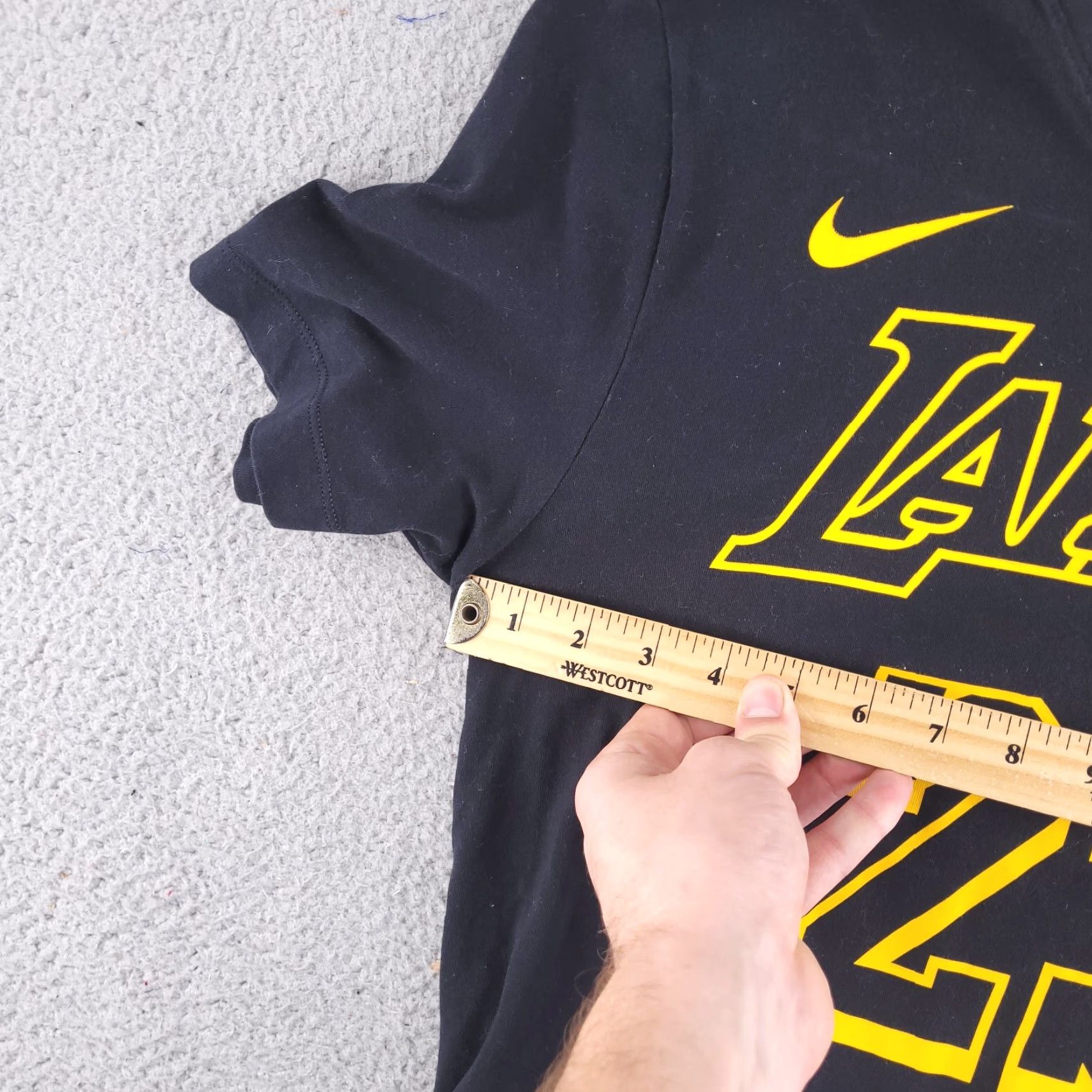 Nike Nike Shirt Mens Medium Black Slim fit Short Sleeve Lebron James Lakers T-Shirt 90s? Size US M / EU 48-50 / 2 - 6 Thumbnail