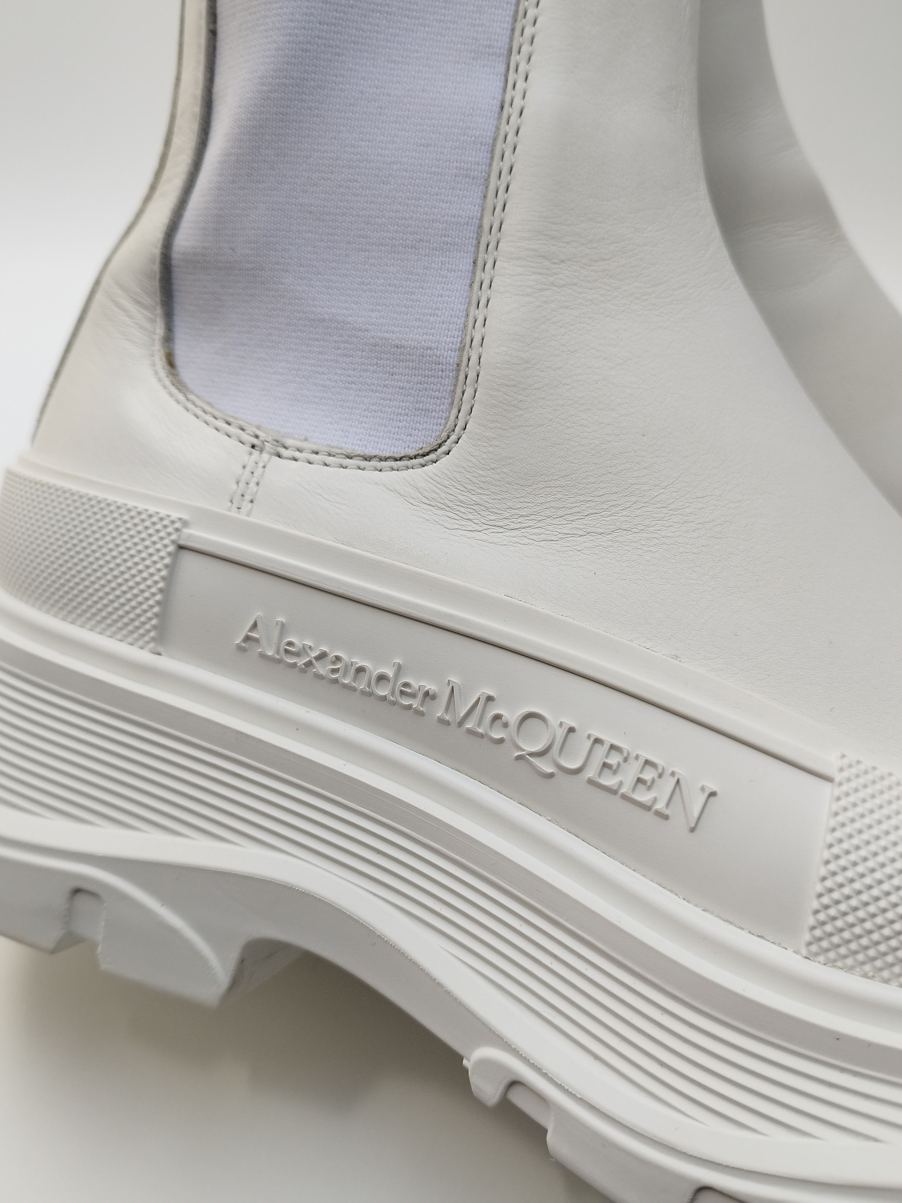 Alexander McQueen Alexander McQueen Chelsea white boots Size US 7.5 / IT 37.5 - 9 Thumbnail