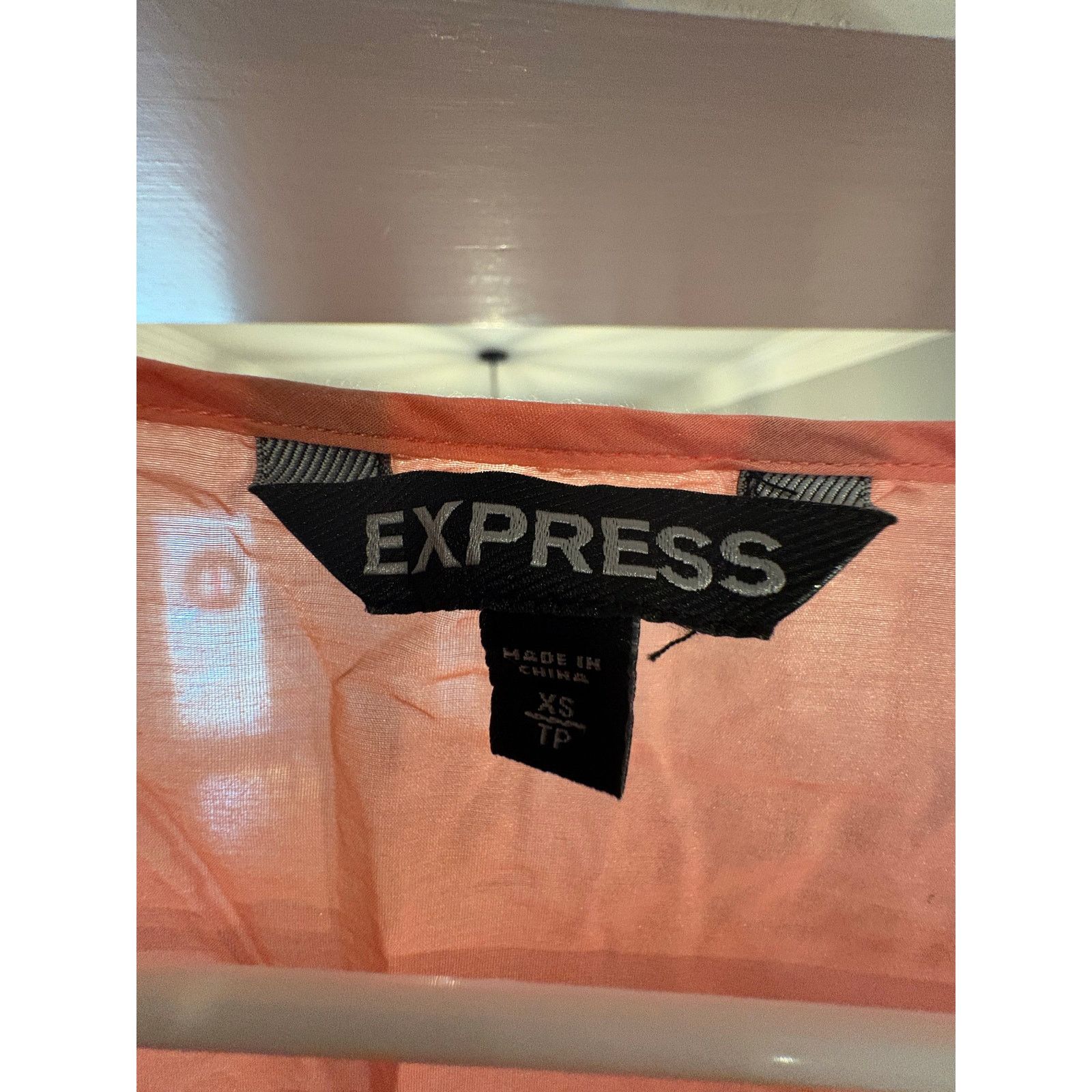 Express Express Women’s XS Sheer Coral Chiffon Blouse Sequin V-Neck Size XS / US 0-2 / IT 36-38 - 3 Thumbnail