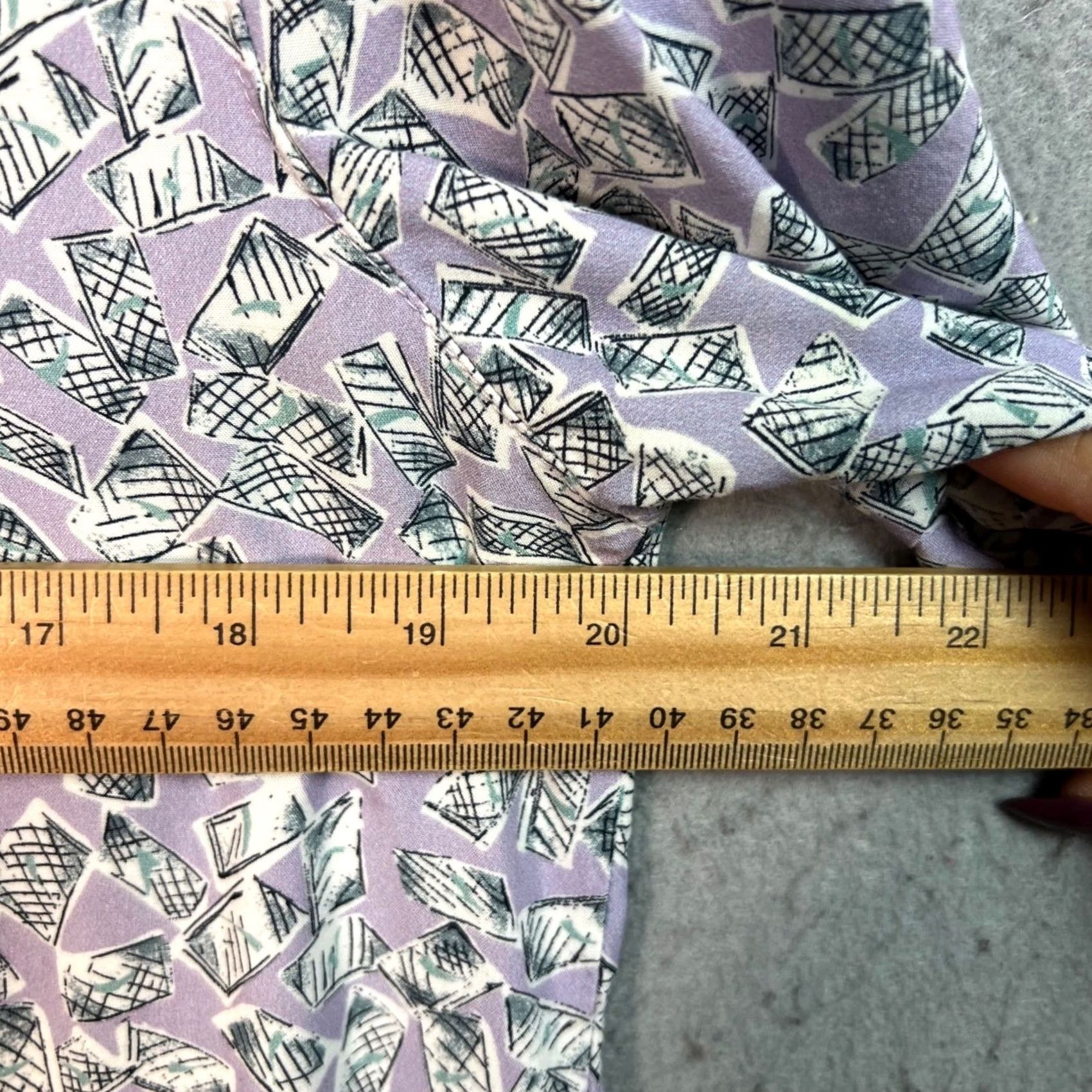 Urban Outfitters Urban Outfitters Mens Short Sleeve Button-Down Shirt Purple Geometric Small S Regular Shirt Mens Purple Geometric 90s? Size US S / EU 44-46 / 1 - 6 Thumbnail