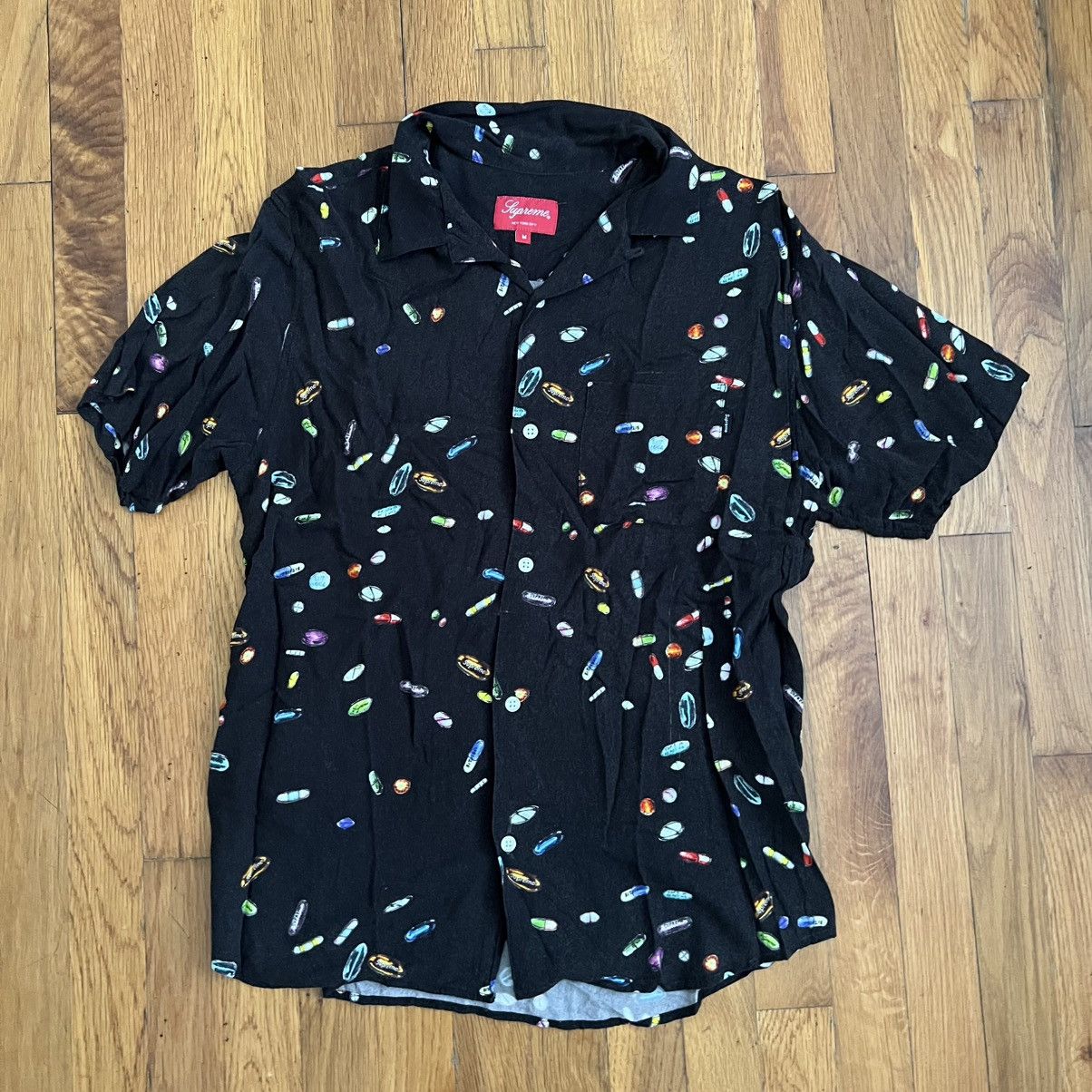 Supreme Supreme SS17 pills button up Size US M / EU 48-50 / 2 - 1 Thumbnail