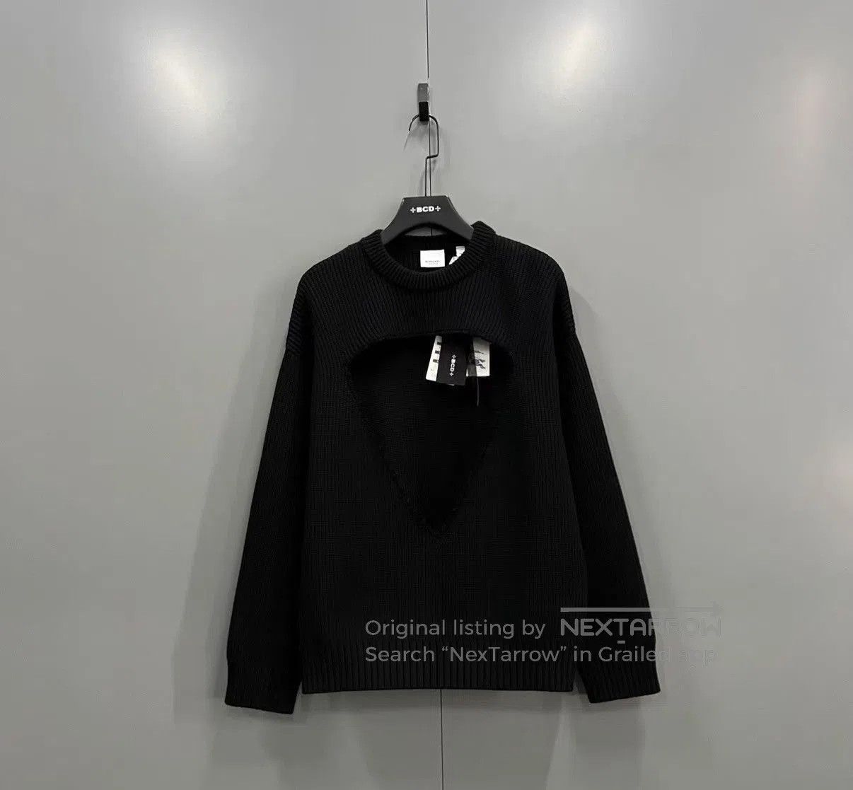 Burberry Black Knit Sweater with Heart Cutout Size S. Size US S / EU 44-46 / 1 - 1 Thumbnail