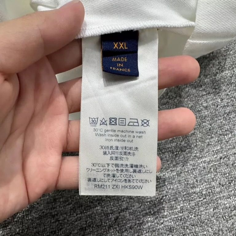 Louis Vuitton Louis Vuitton Xiaolongren Doll Show Shirt 2501-Nextarrow Size US S / EU 44-46 / 1 - 4 Thumbnail