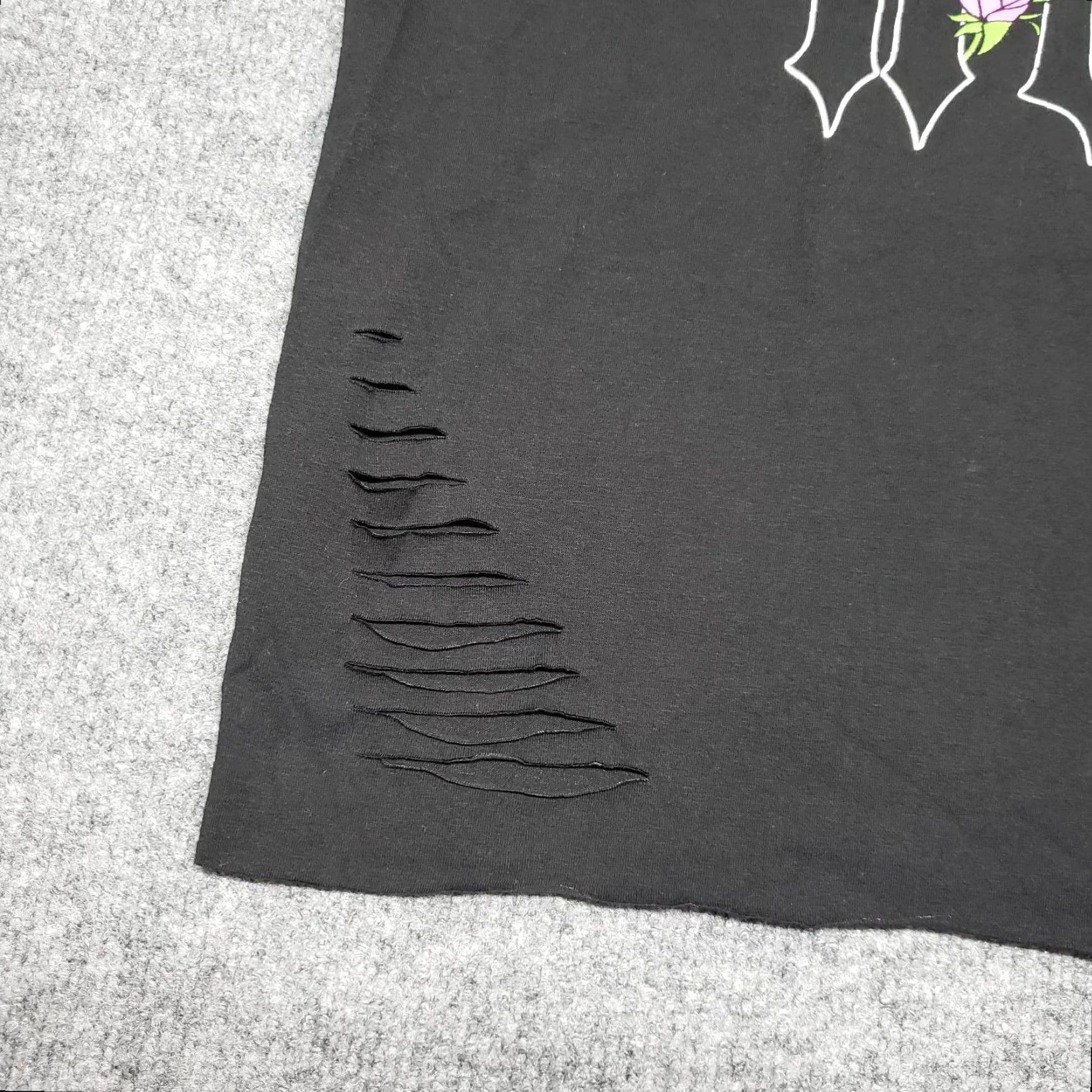 Vintage VINTAGE is not applicable; Rue21 Shirt Womens Plus 1X Black Rock N Roll Floral Graphic Side Slits T-Shirt 1X Black Womens Rock N Roll Floral Slits New Size XL / US 12-14 / IT 48-50 - 5 Thumbnail