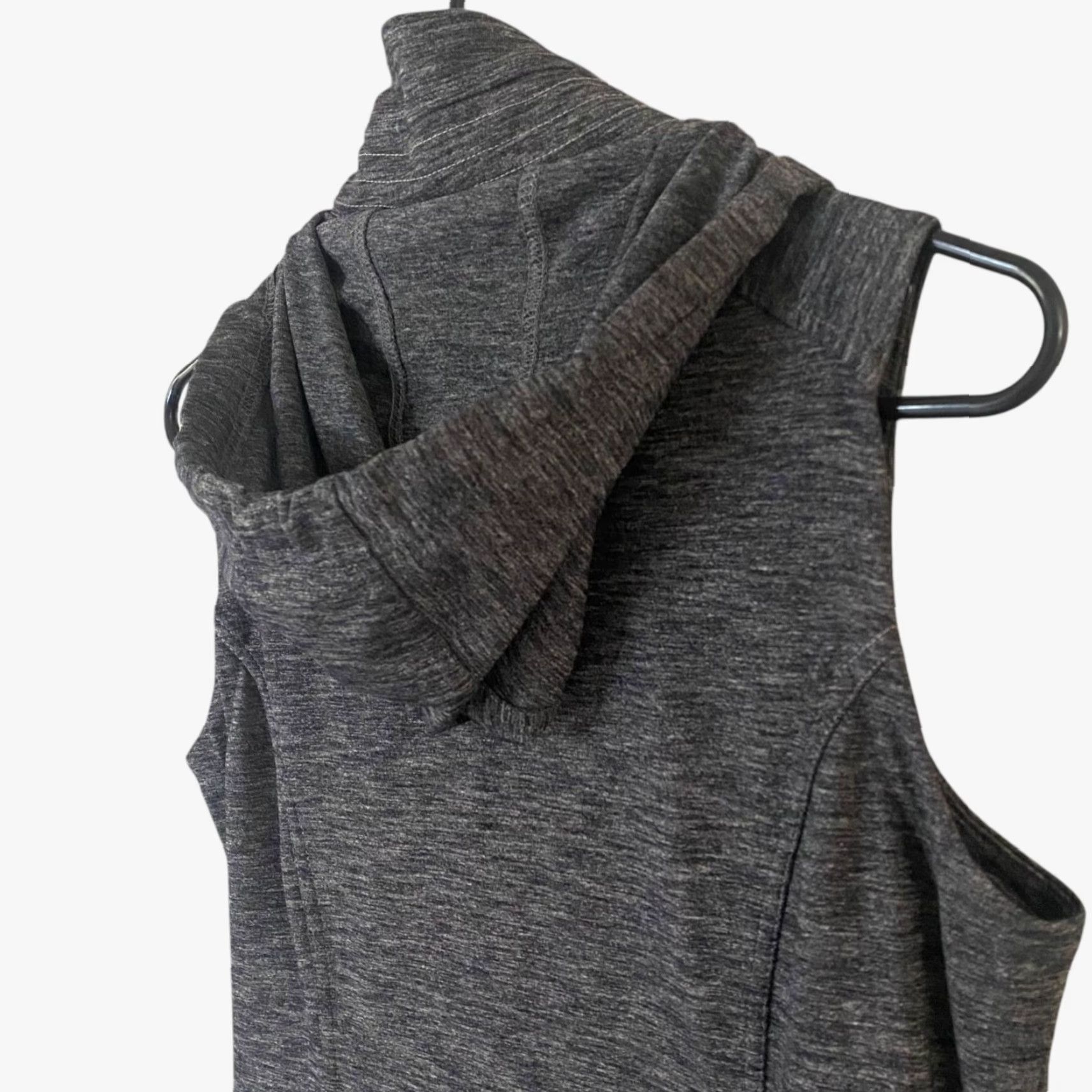 Vintage Kuhl Mova Zip-Up Hooded Hiking Vest Gray Women's Small Sleeveless Hoodie Jacket Size S / US 4 / IT 40 - 6 Thumbnail