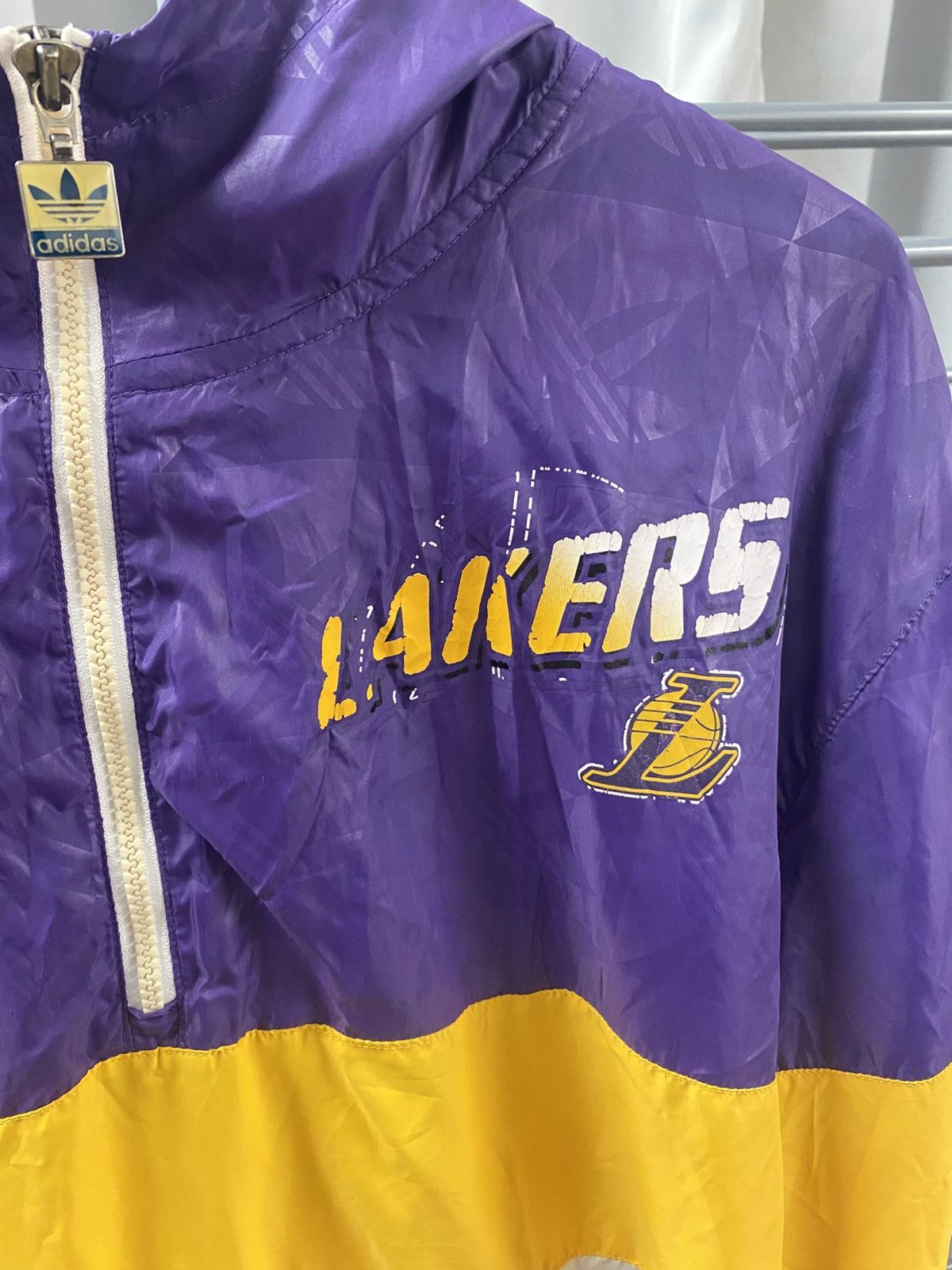 Adidas Vintage Adidas Lakers Windbreaker Size US L / EU 52-54 / 3 - 4 Thumbnail