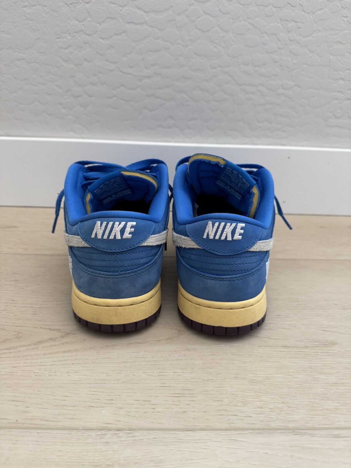 Nike SB Nike SB x Undefeated dunk low Size US 11 / EU 44 - 2 Thumbnail