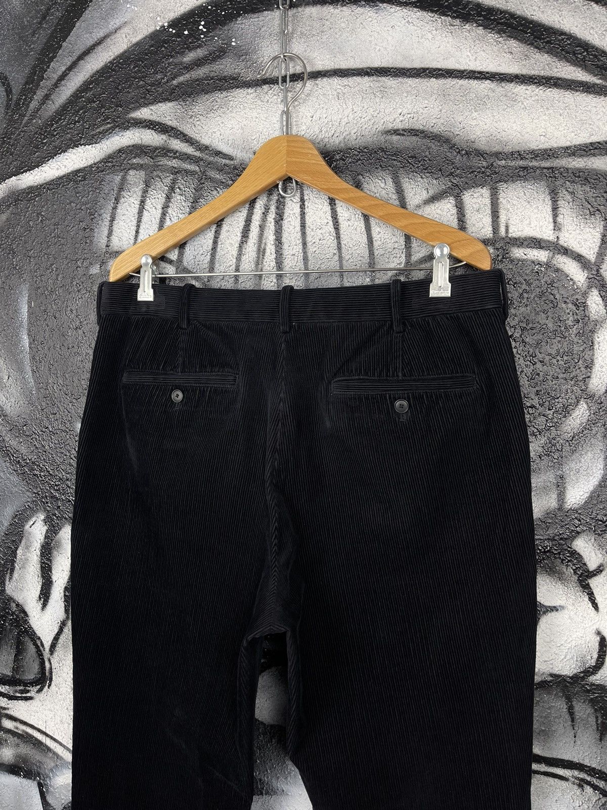 Uniqlo Uniqlo Black Corduroy Pants Relaxed Fit Men’s Size 34 Size US 34 / EU 50 - 5 Thumbnail