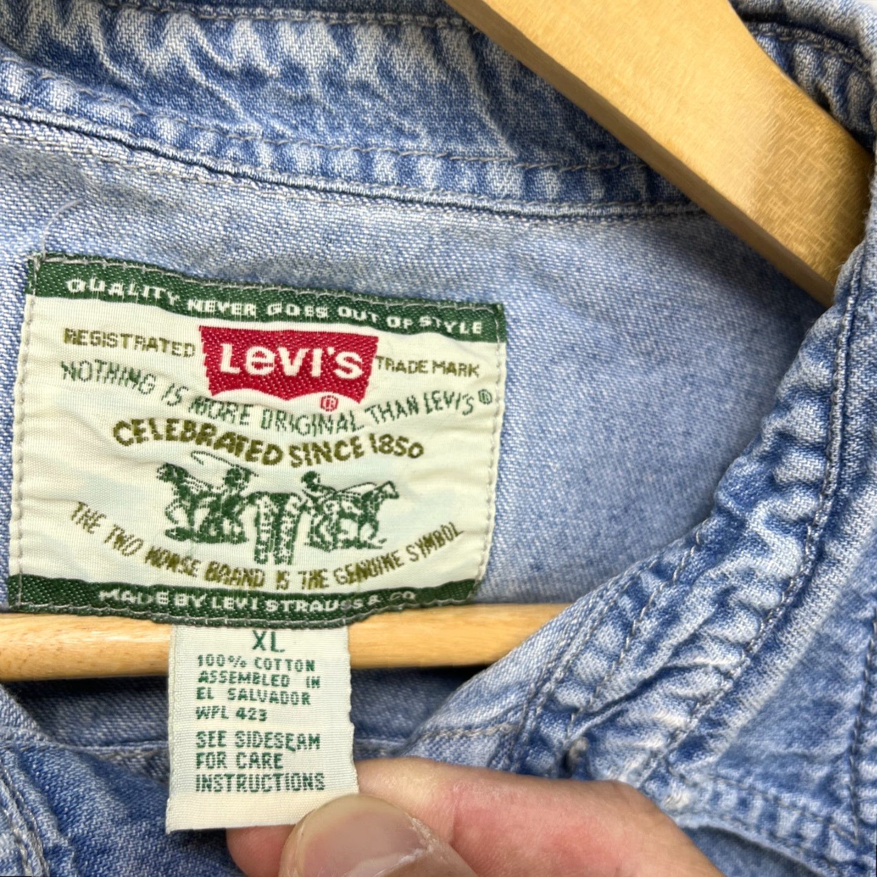 Levi's VINTAGE Levi's Denim Button-Up Long Sleeve Shirt XL 90s Blue Men Size US XL / EU 56 / 4 - 5 Thumbnail