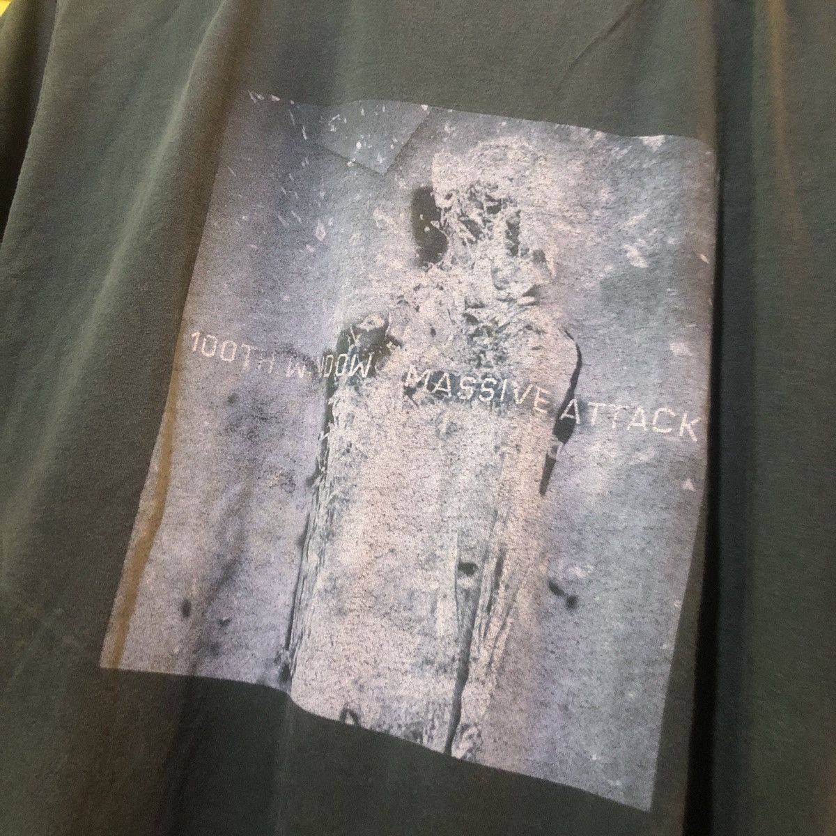 Band Tees Massive Attack 100th window Size US M / EU 48-50 / 2 - 2 Thumbnail