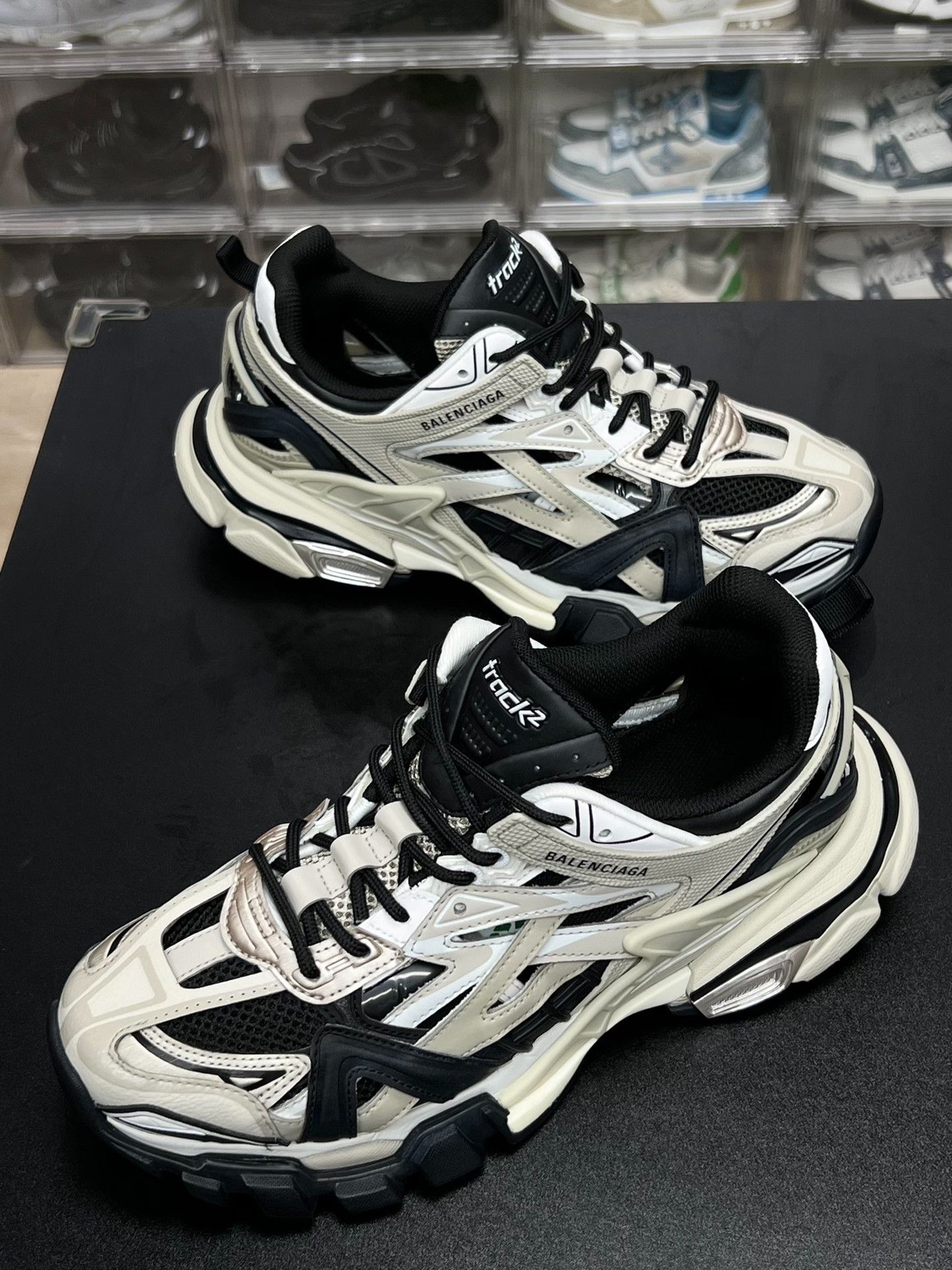 Balenciaga Balenciaga Brown Lowtop Sneakers 8 Men Size US 8 / EU 41 - 1 Thumbnail
