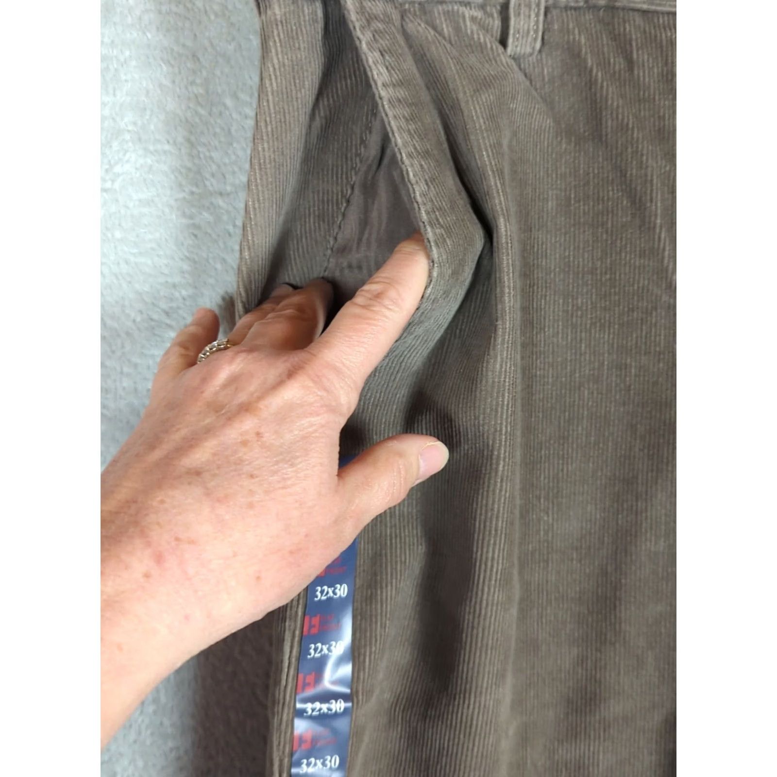 Croft & Barrow Croft & Barrow Corduroy Pants Mens 32x30 Brown Flat Front Flex Waist Classic Straight Leg Cotton NWOT Regular Rise Brown Charcoal? Size US 32 / EU 48 - 2 Thumbnail