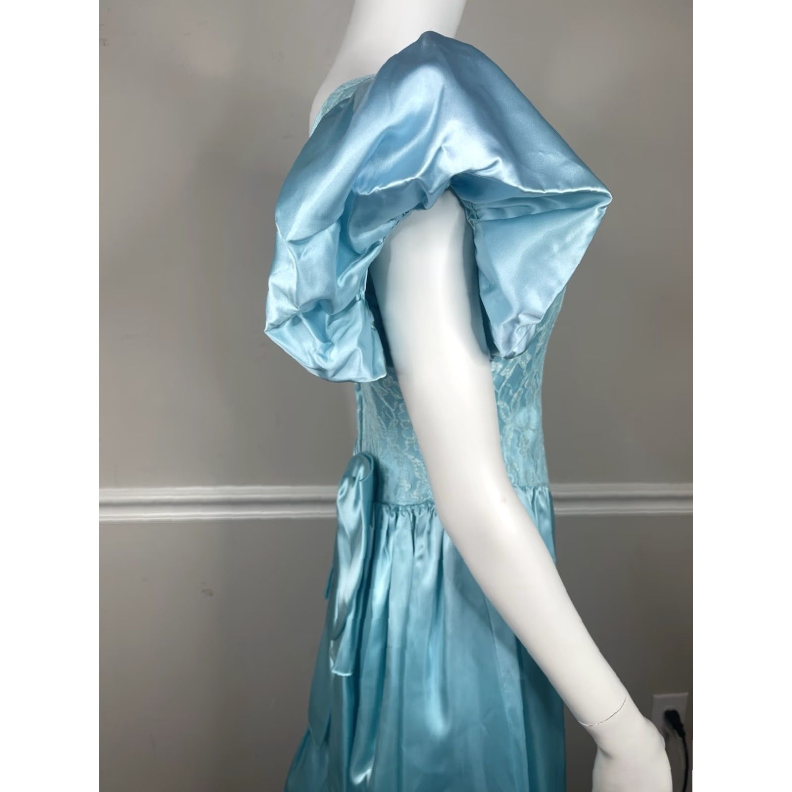 chinese dress ladies Collectibles JCPenney Vintage Satin Embroidered Slip Peignoir Negligee –  Billy's Bras main image 1