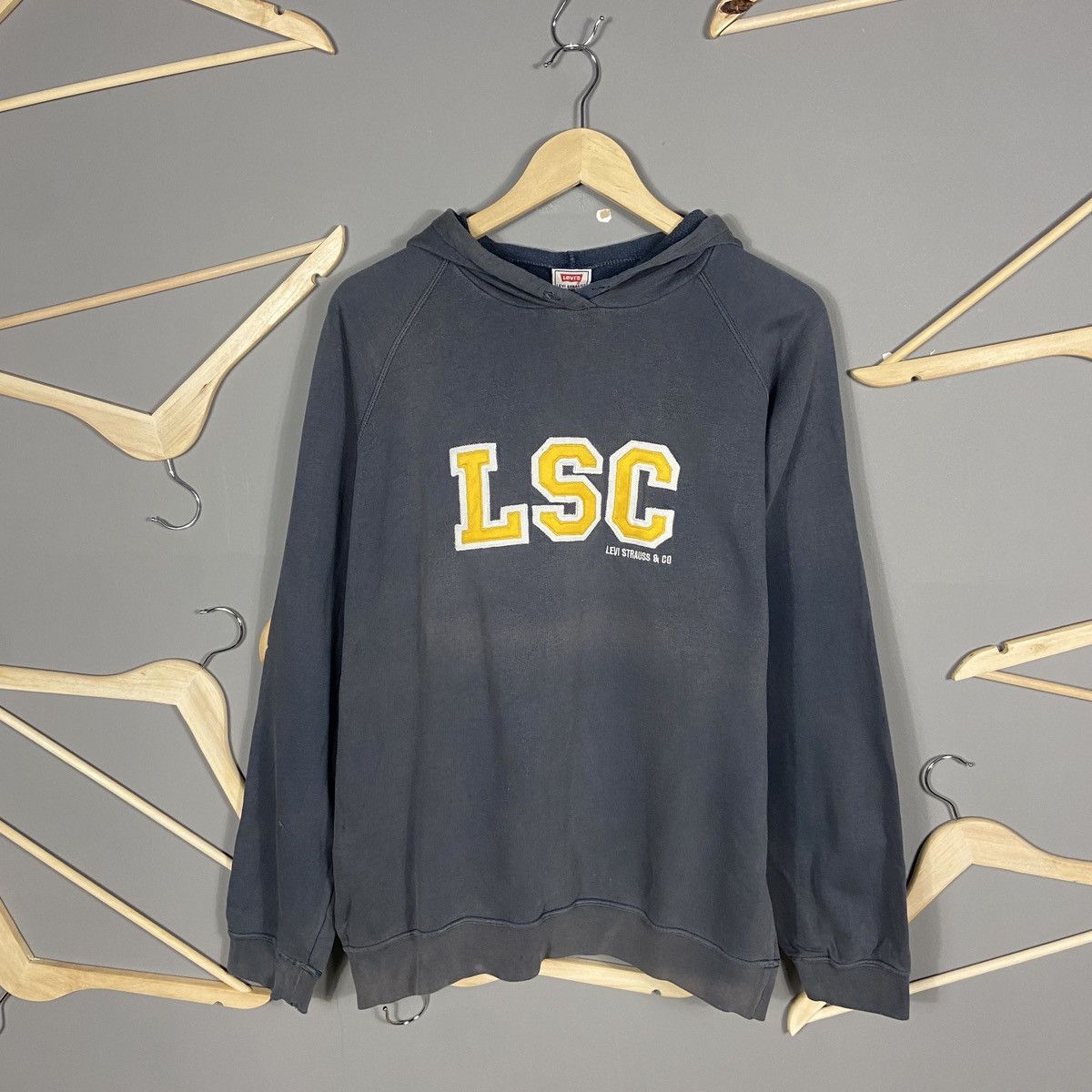 Levi's Levi’s 1980s Vintage Collegiate Faded Hoodie Size US L / EU 52-54 / 3 - 1 Thumbnail