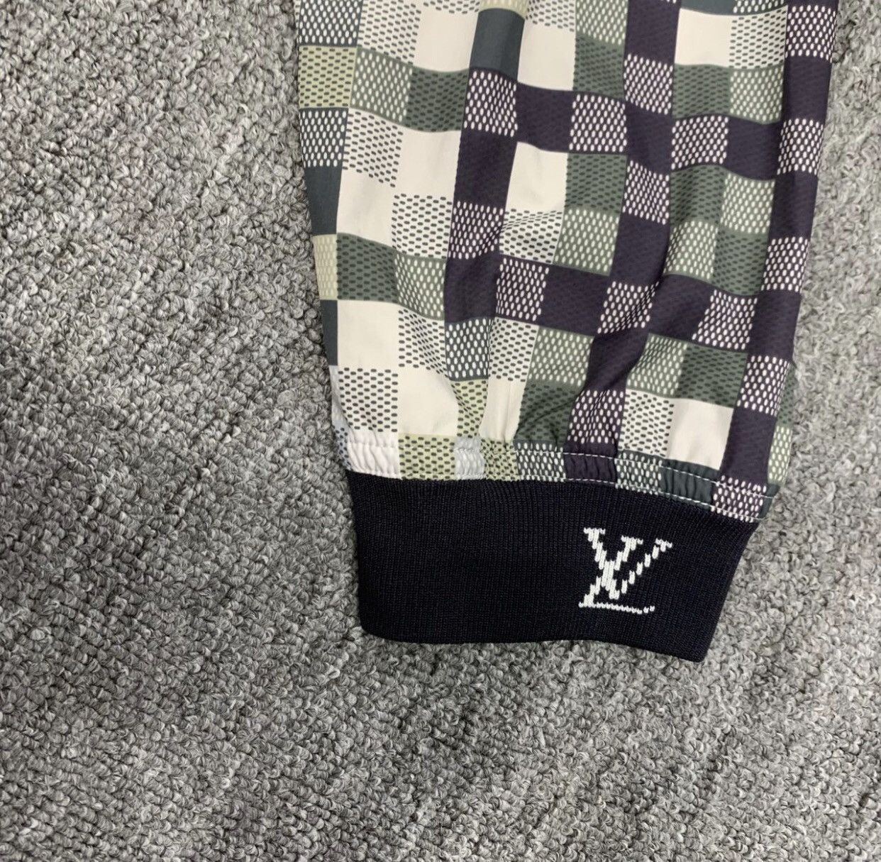 Louis Vuitton Louis Vuitton Camouflage checkerboard assault suit jacket Size US L / EU 52-54 / 3 - 3 Thumbnail