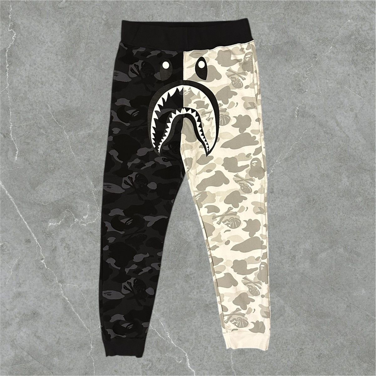 Bape × Neighborhood Bape x Neighbourhood Split Mimetic Shark Pants Black/White Size US 34 / EU 50 - 1 Thumbnail