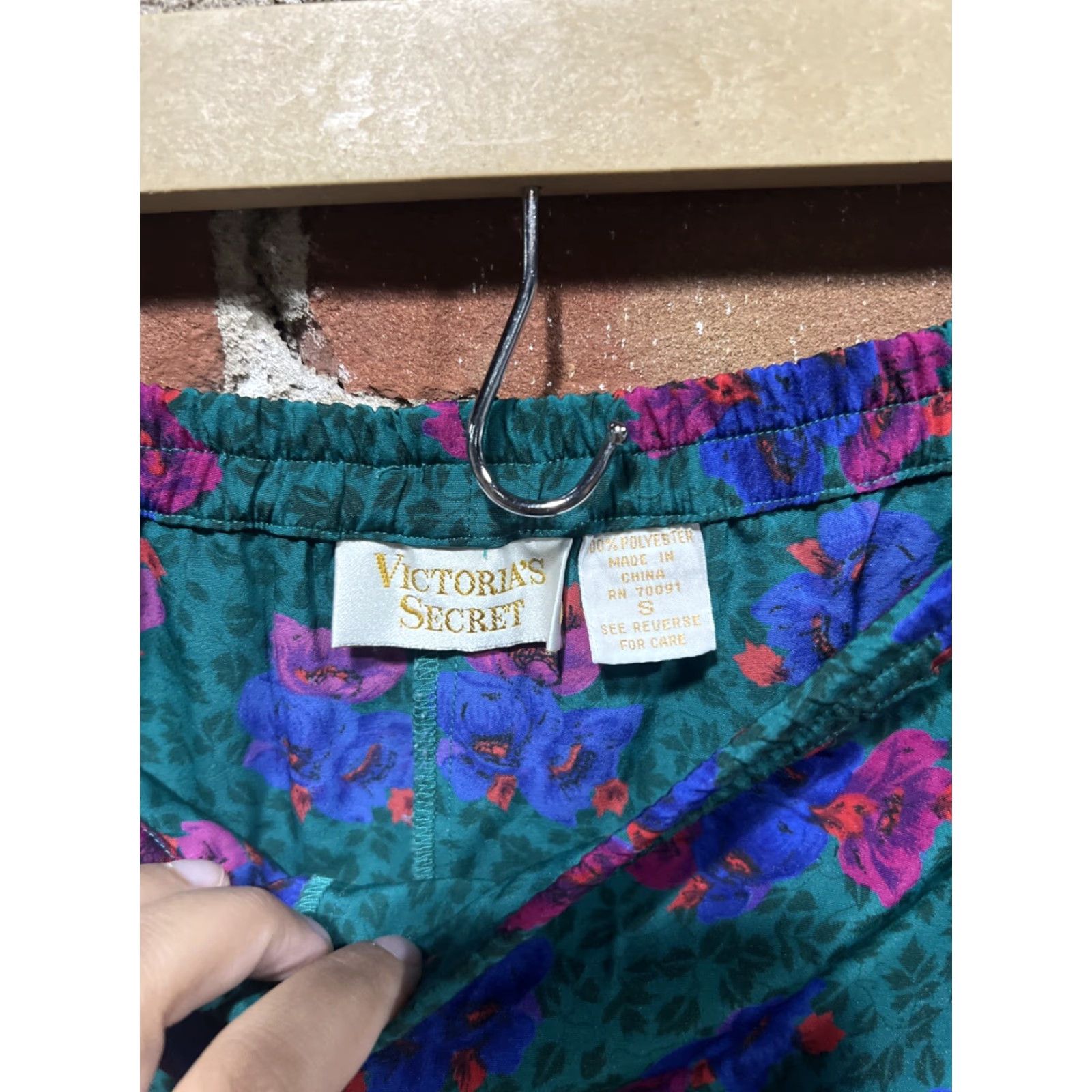 Victoria's Secret VINTAGE Victoria's Secret Gold Label Pajama Pant Floral Small Green Womens Size 28" / US 6 / IT 42 - 2 Thumbnail