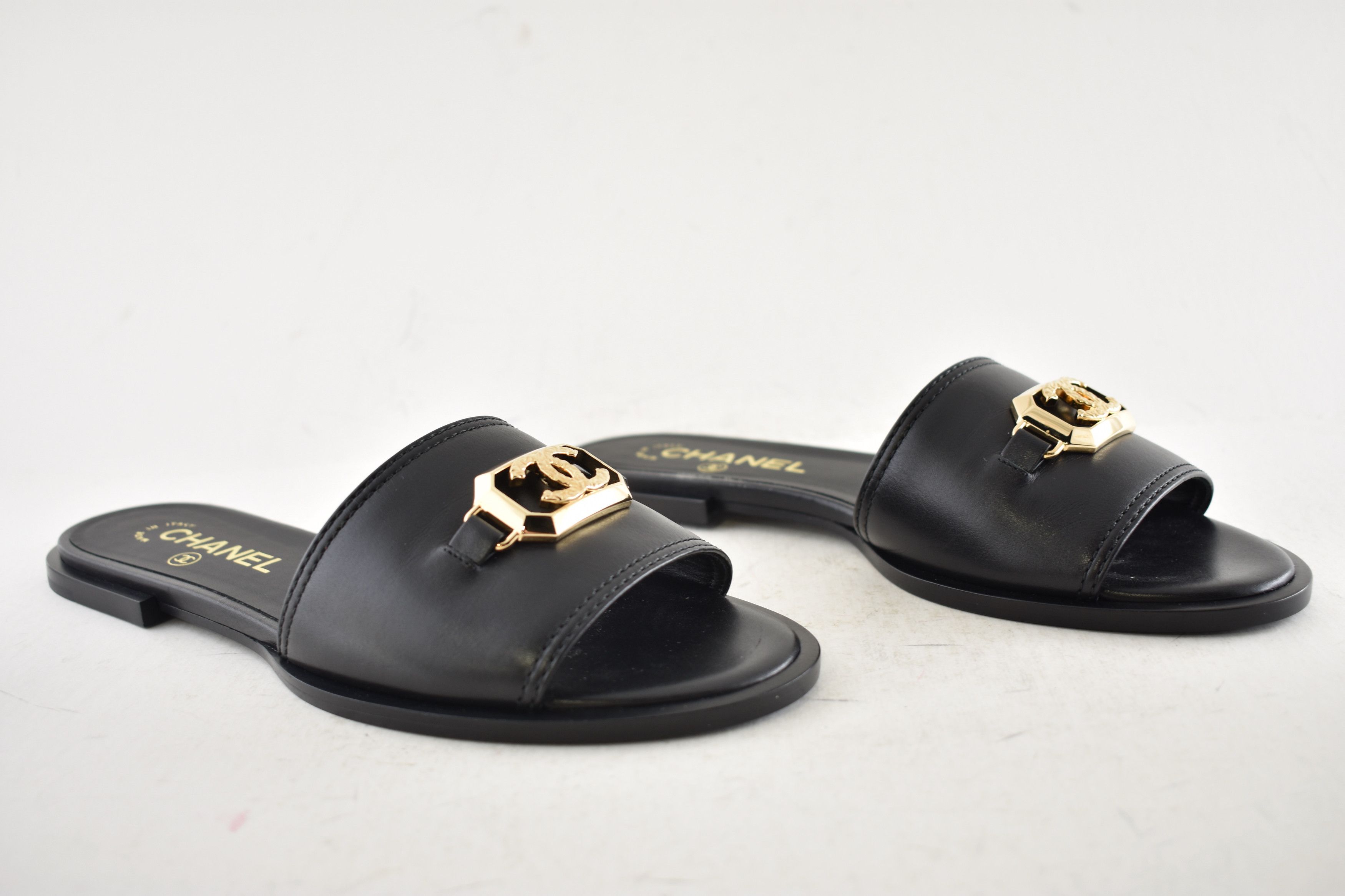 Chanel Chanel 23B Leather Gold CC Logo Mule Slides Sandals Flat 38 Size US 8 / IT 38 - 4 Thumbnail